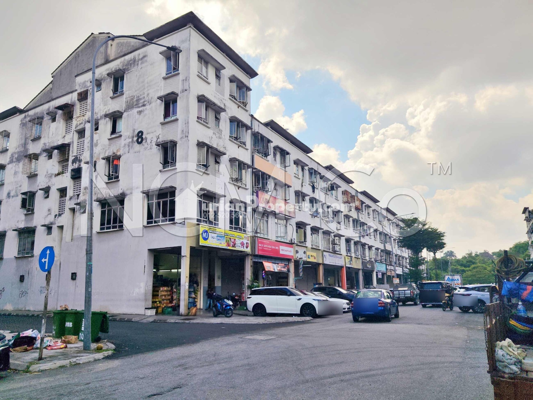 Shop For Auction at Dataran Otomobil