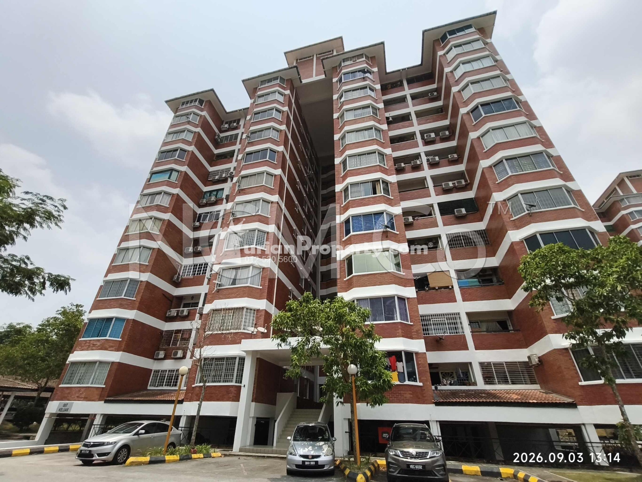 Condo For Auction at Green Acre Park