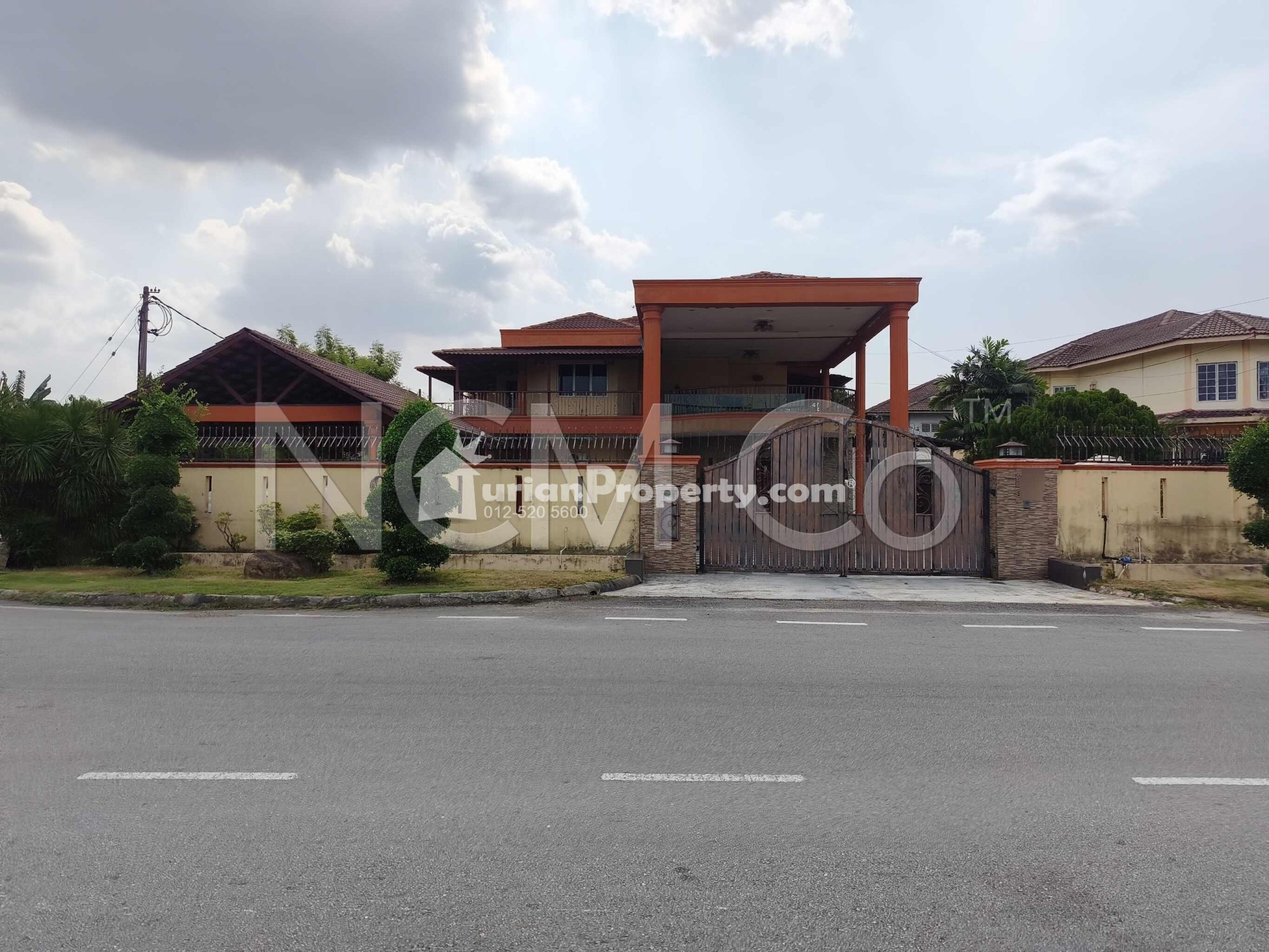 Bungalow House For Auction at Taman Maznah