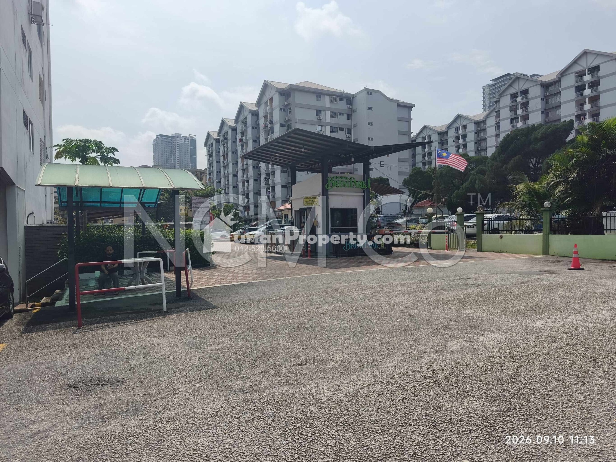 Condo For Auction at Brem Park