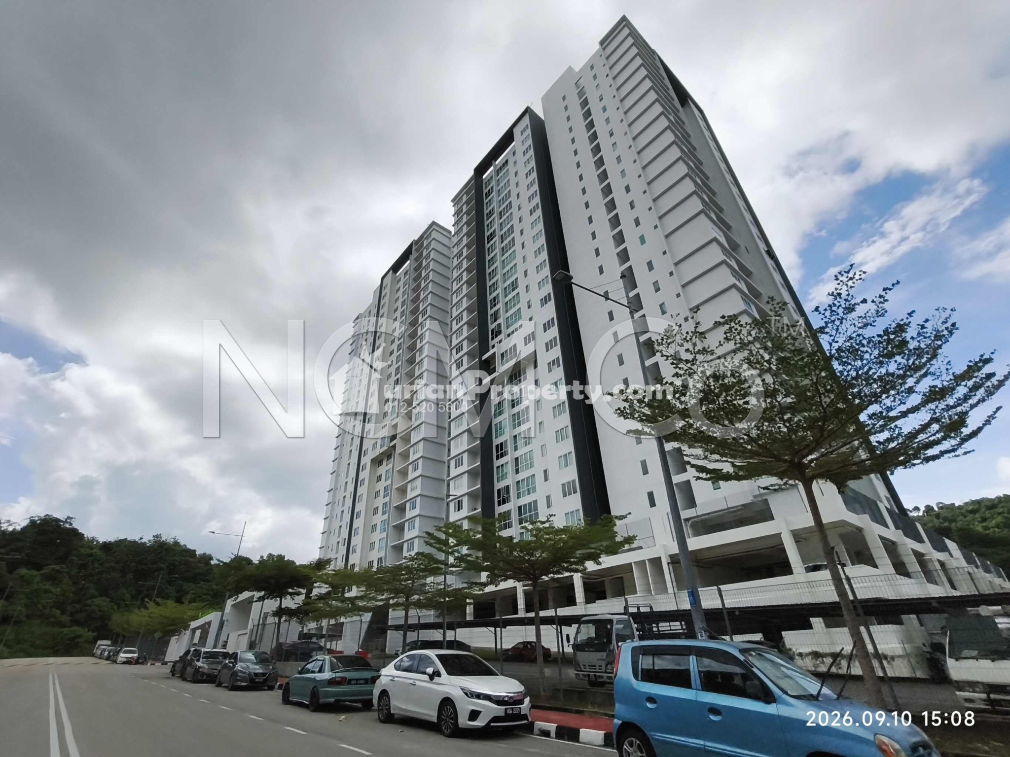 Condo For Auction at Emerald Residence Condominium