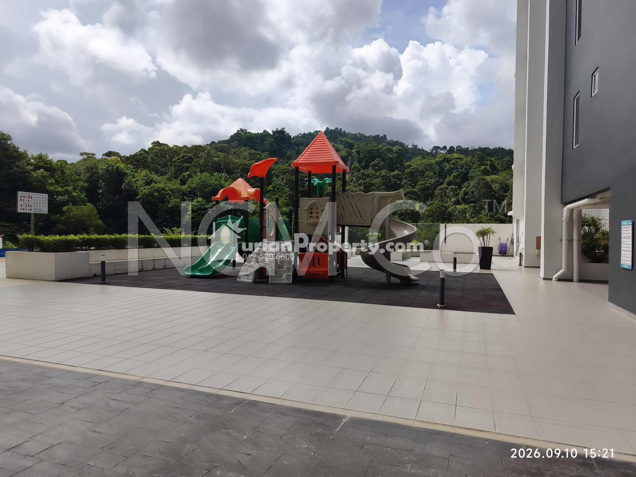 Condo For Auction at Emerald Residence Condominium