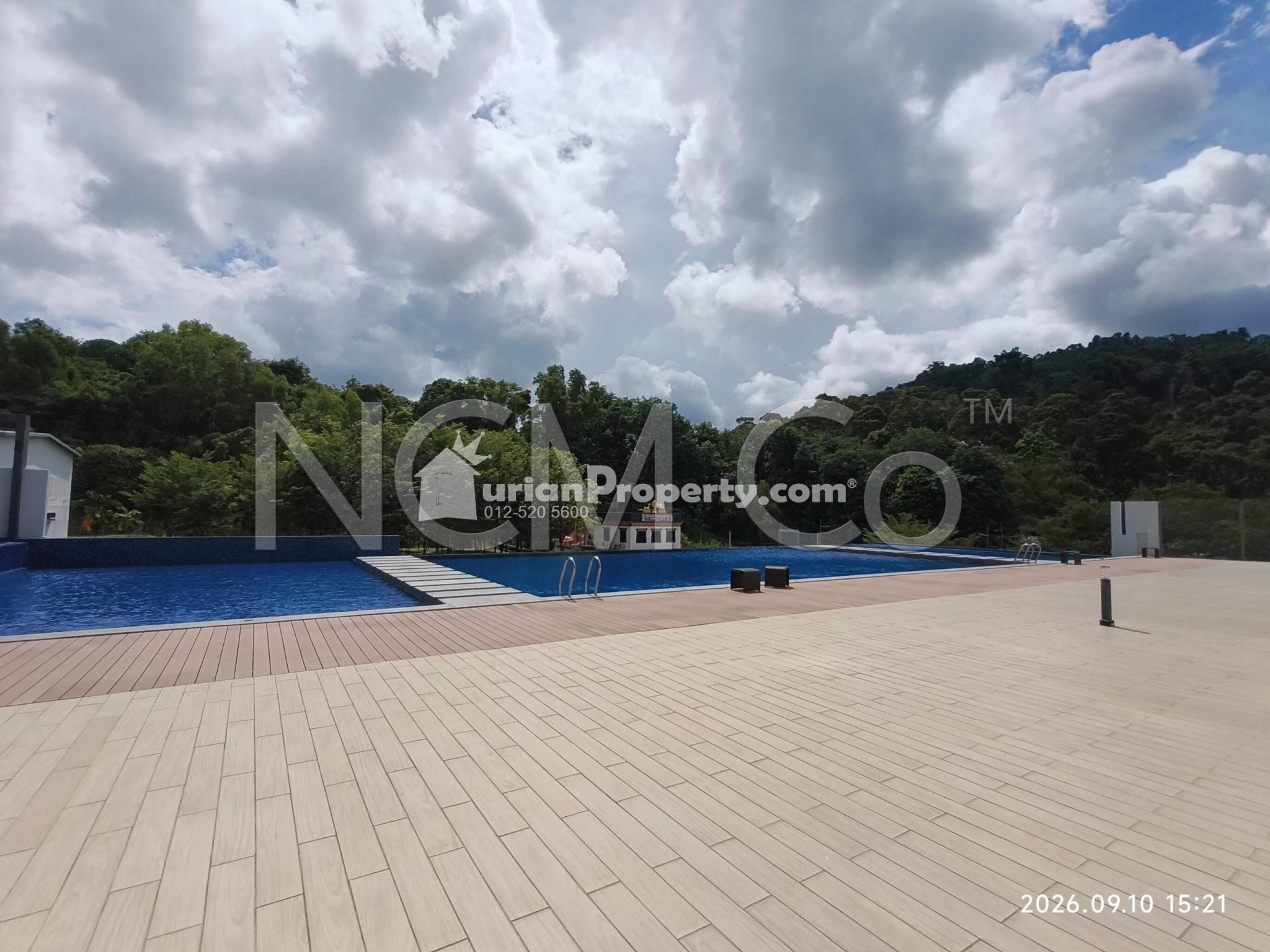 Condo For Auction at Emerald Residence Condominium