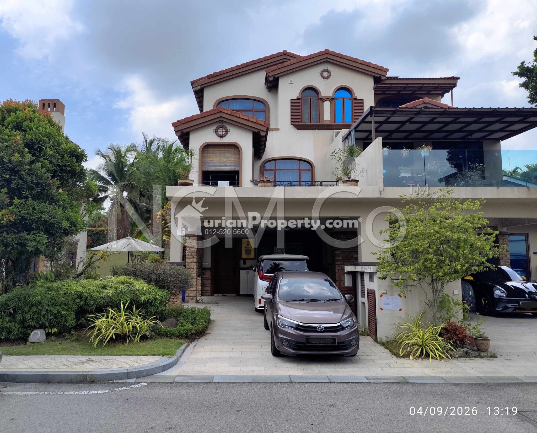 Terrace House For Auction at Diamond Residence