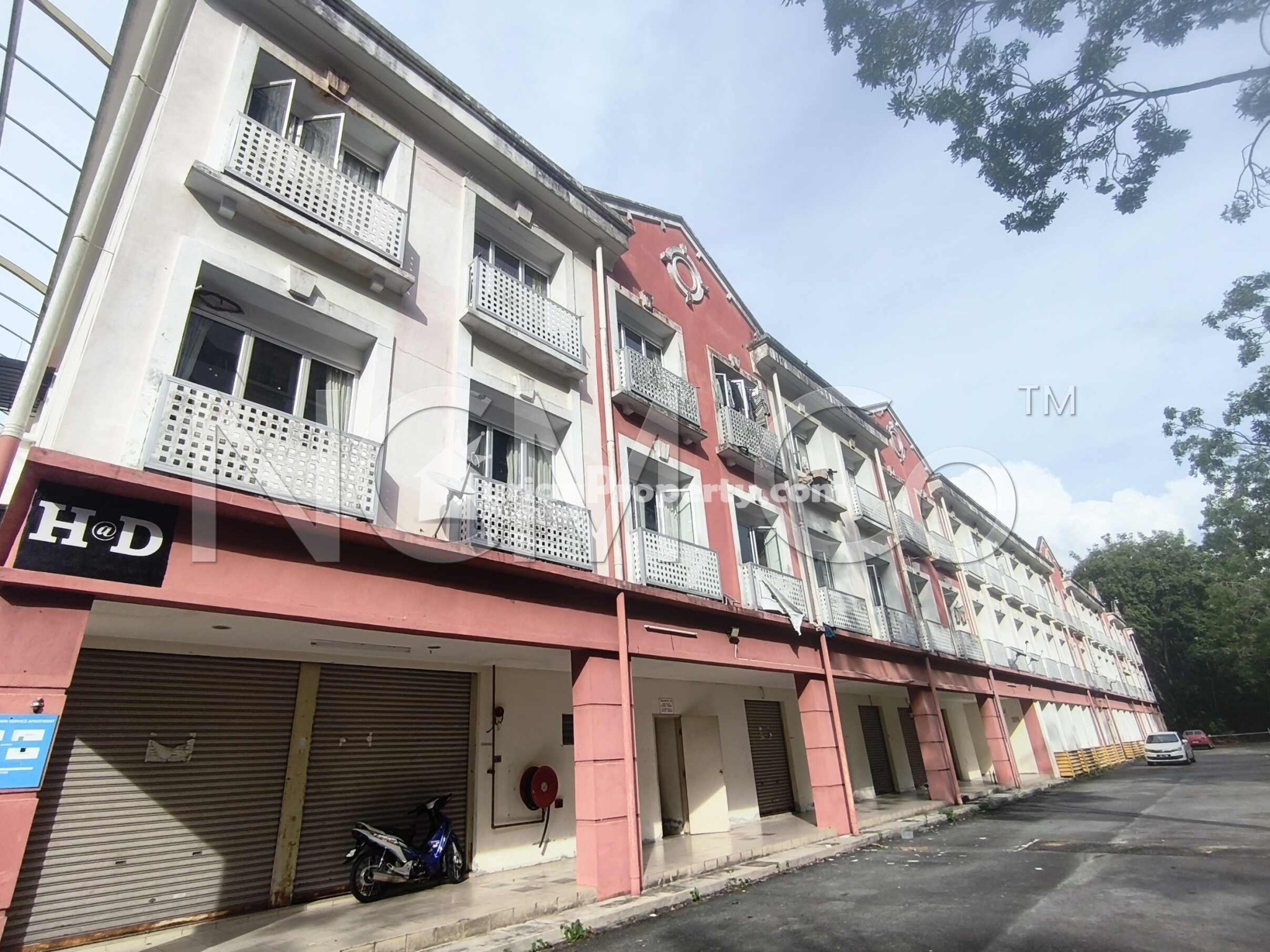Serviced Residence For Auction at Laketown Apartment (Bukit Merah Resort)