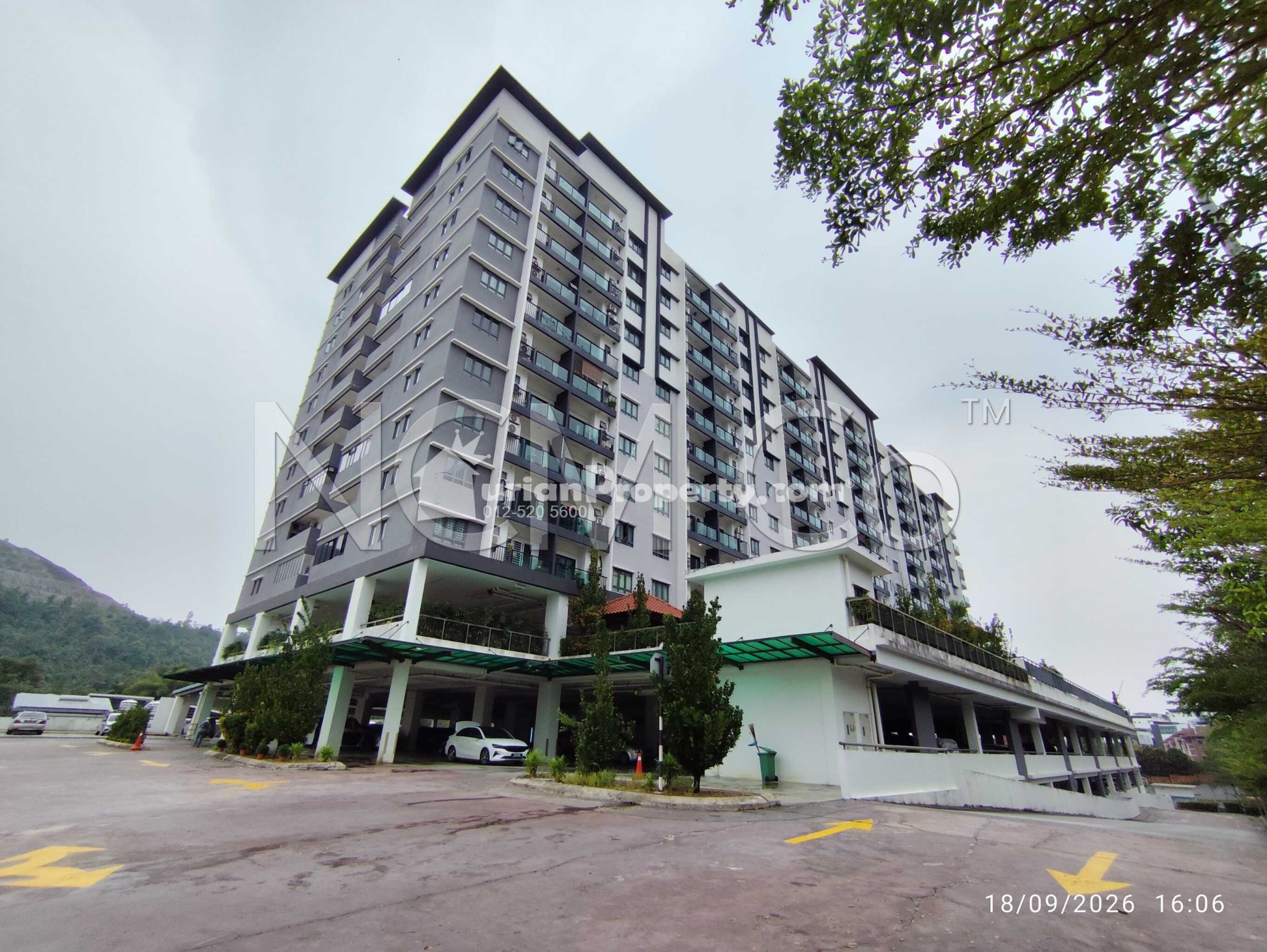 Condo For Auction at Camellia Residence