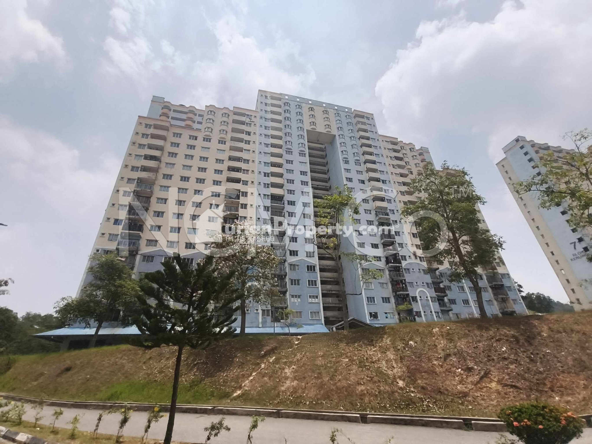 Apartment For Auction at Desaminium Rimba