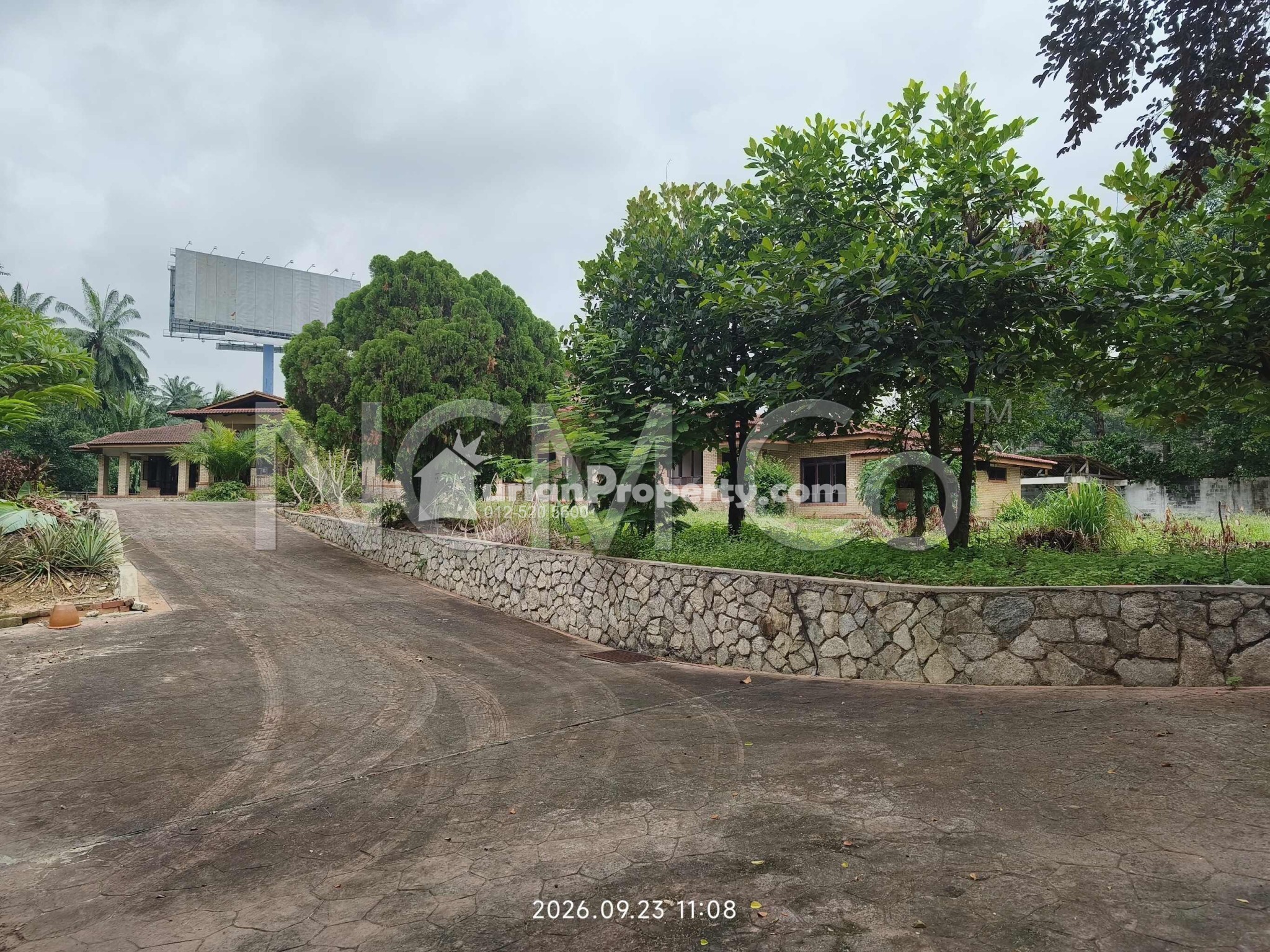 Bungalow House For Auction at Glenmarie Courts