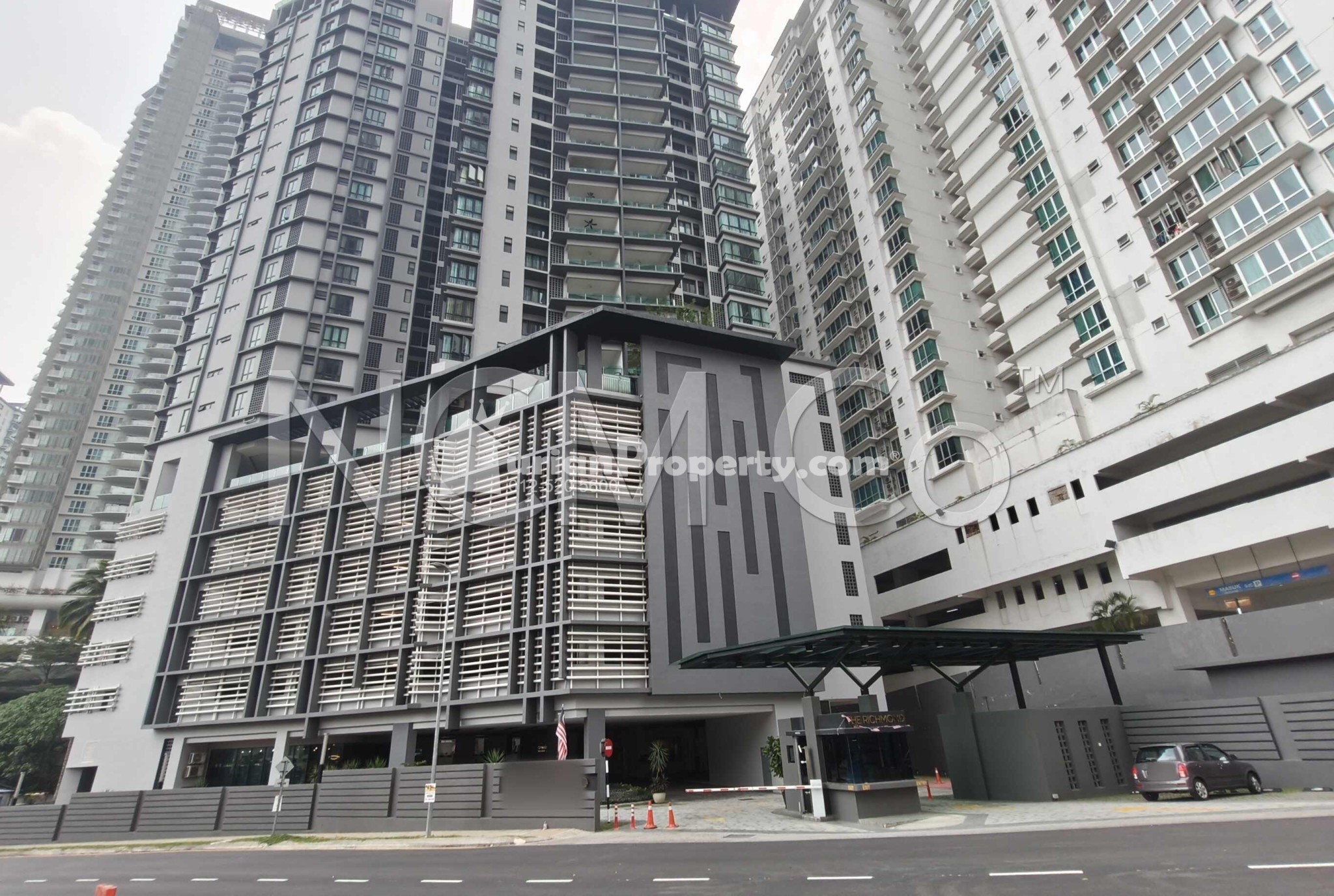 Condo For Auction at Richmond