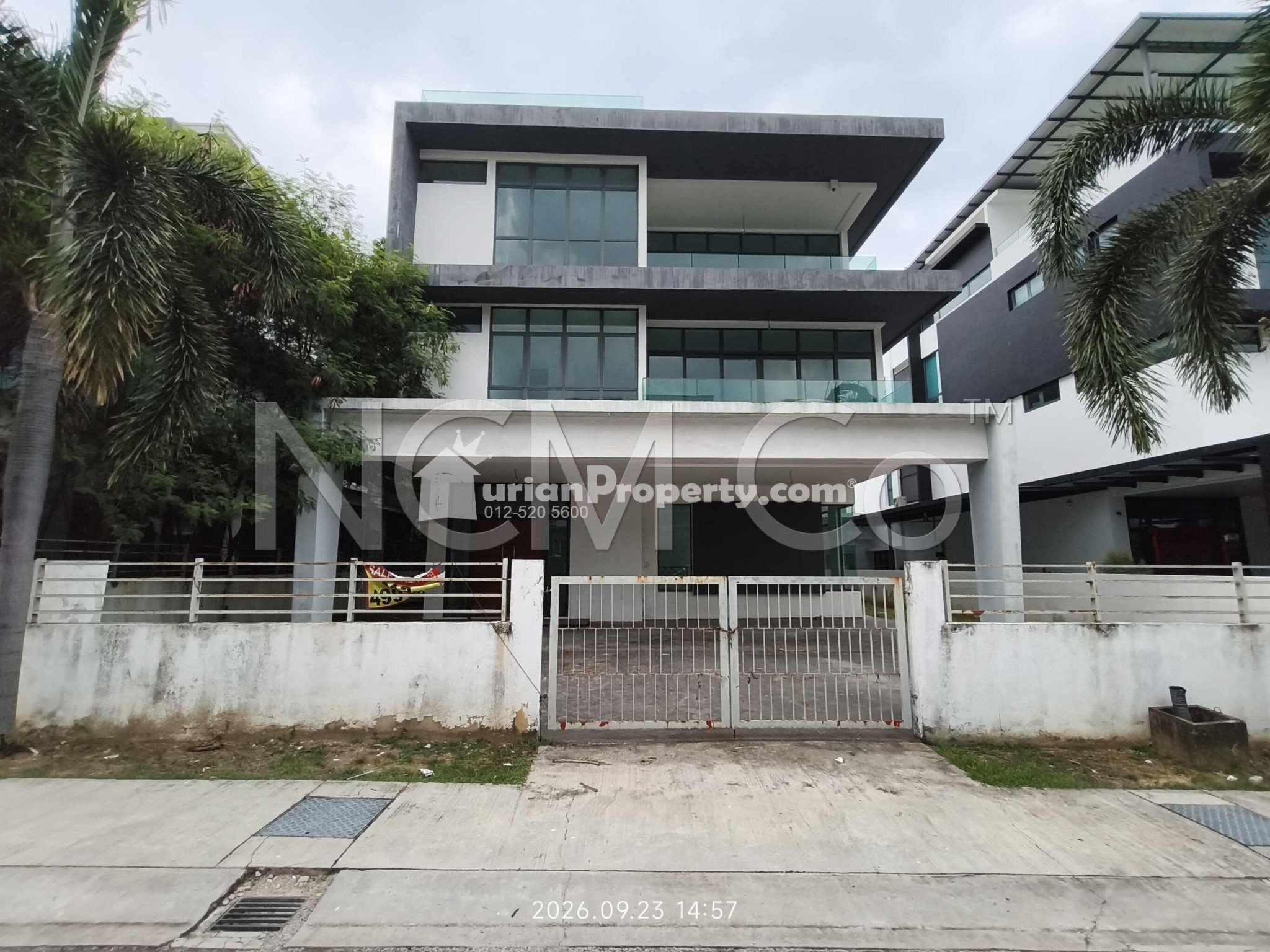 Bungalow House For Auction at Bandar Baru Klang