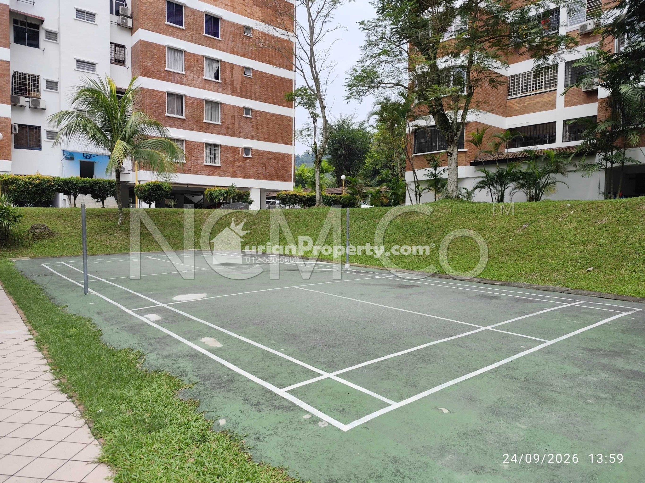 Condo For Auction at Green Acre Park