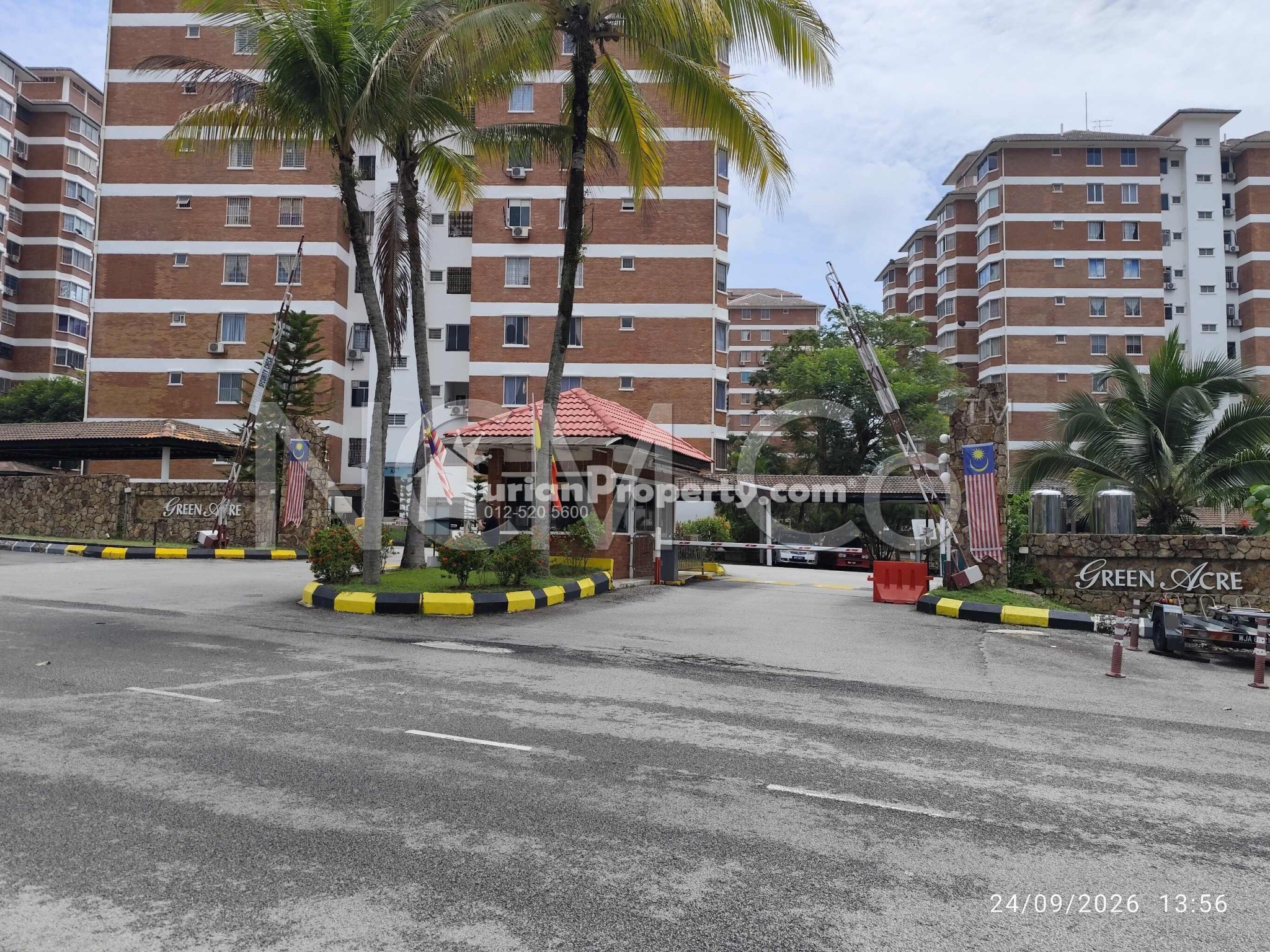 Condo For Auction at Green Acre Park