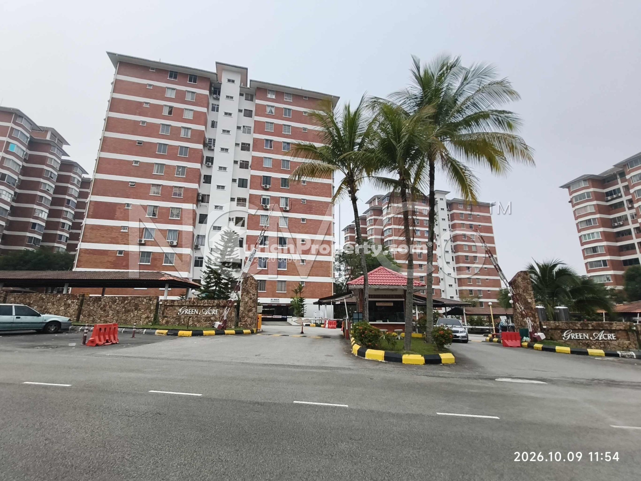 Condo For Auction at Green Acre Park