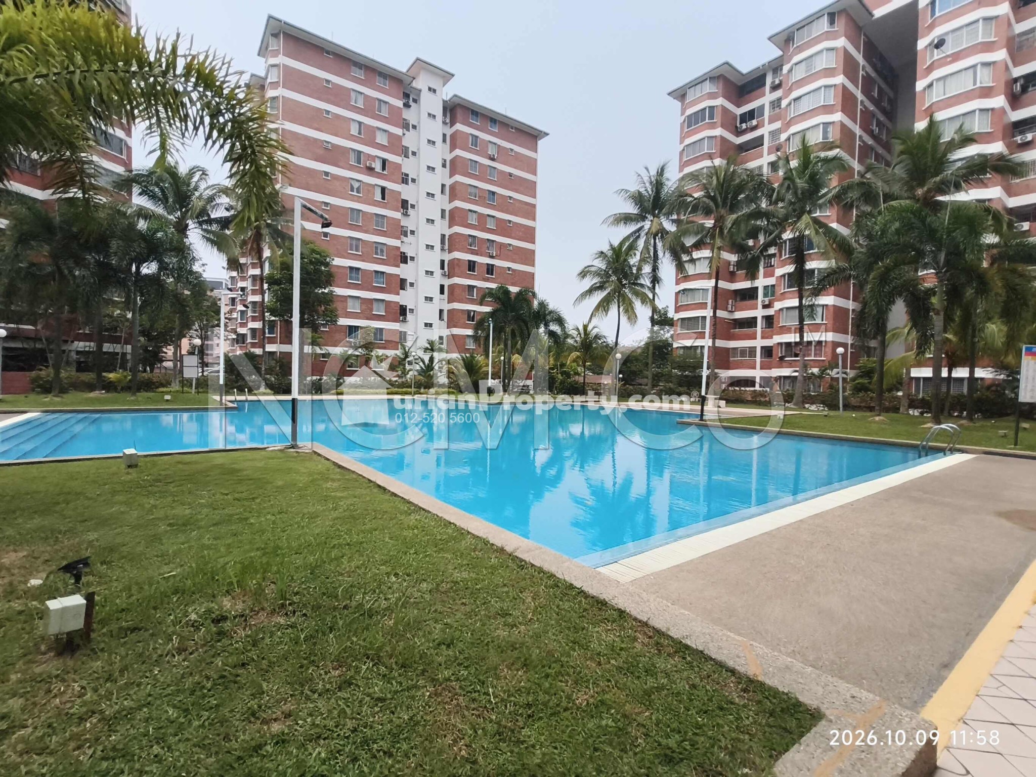 Condo For Auction at Green Acre Park
