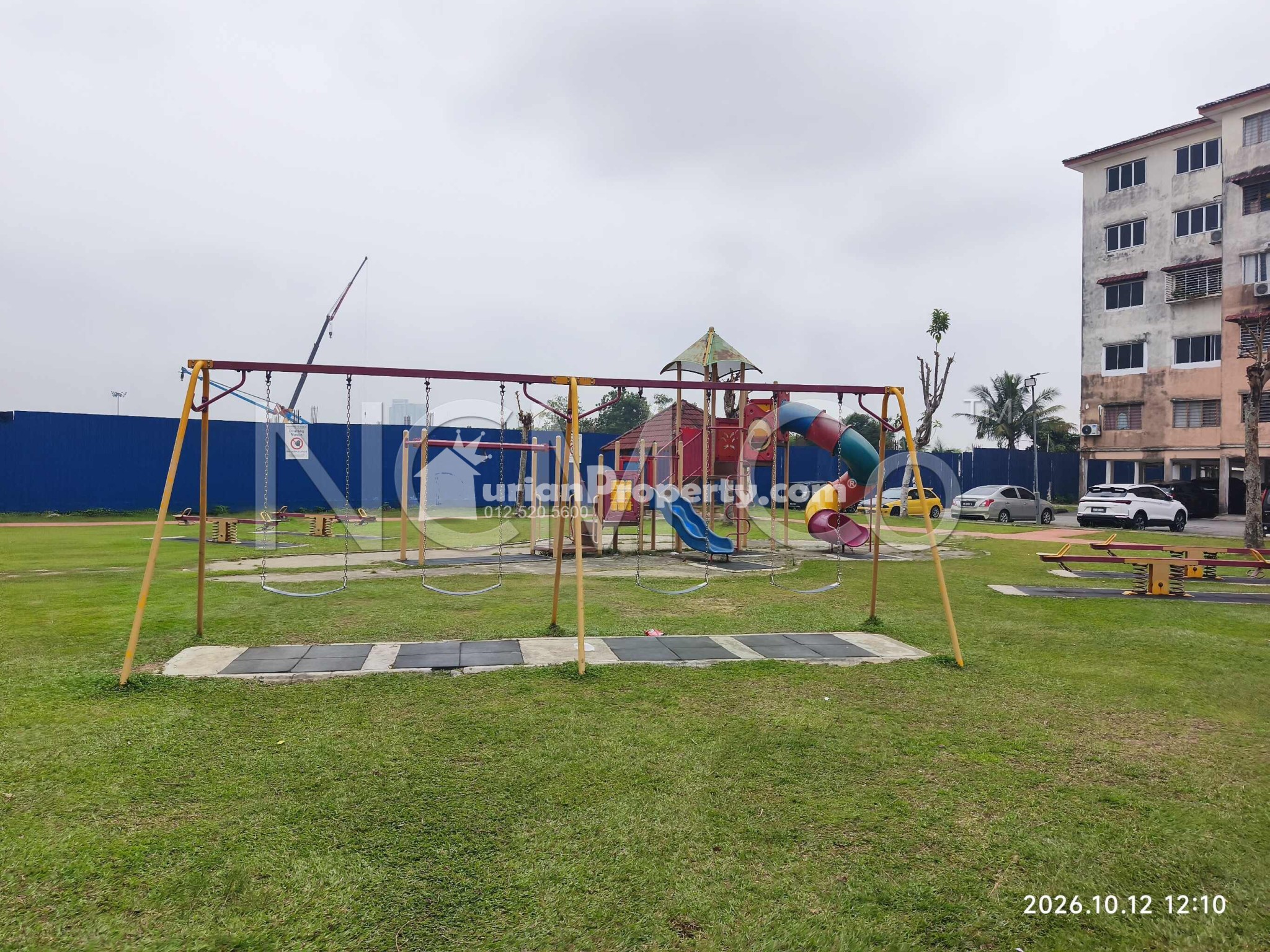Apartment For Auction at Apartment Melor