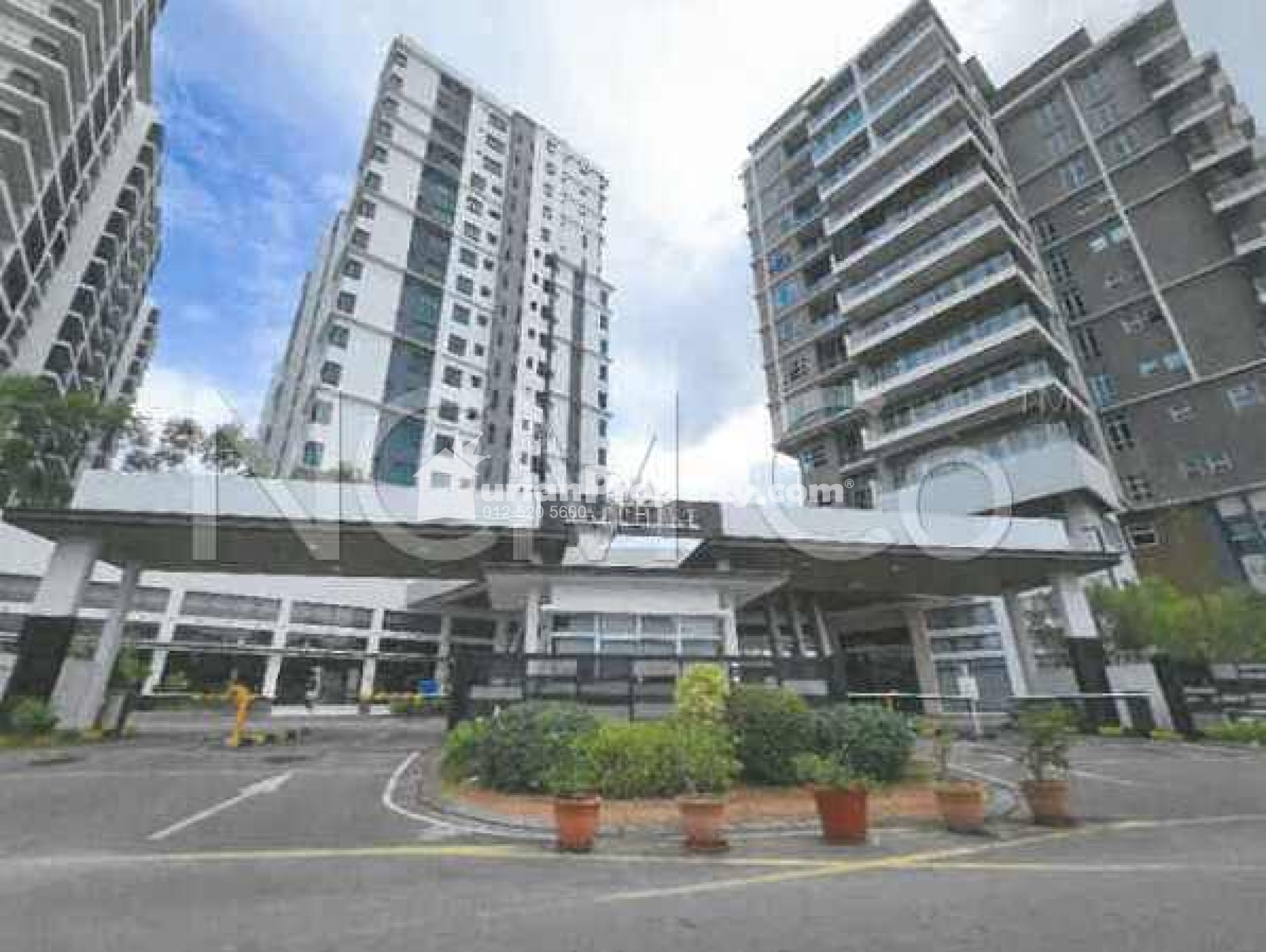 Condo For Auction at Sapphire On The Park