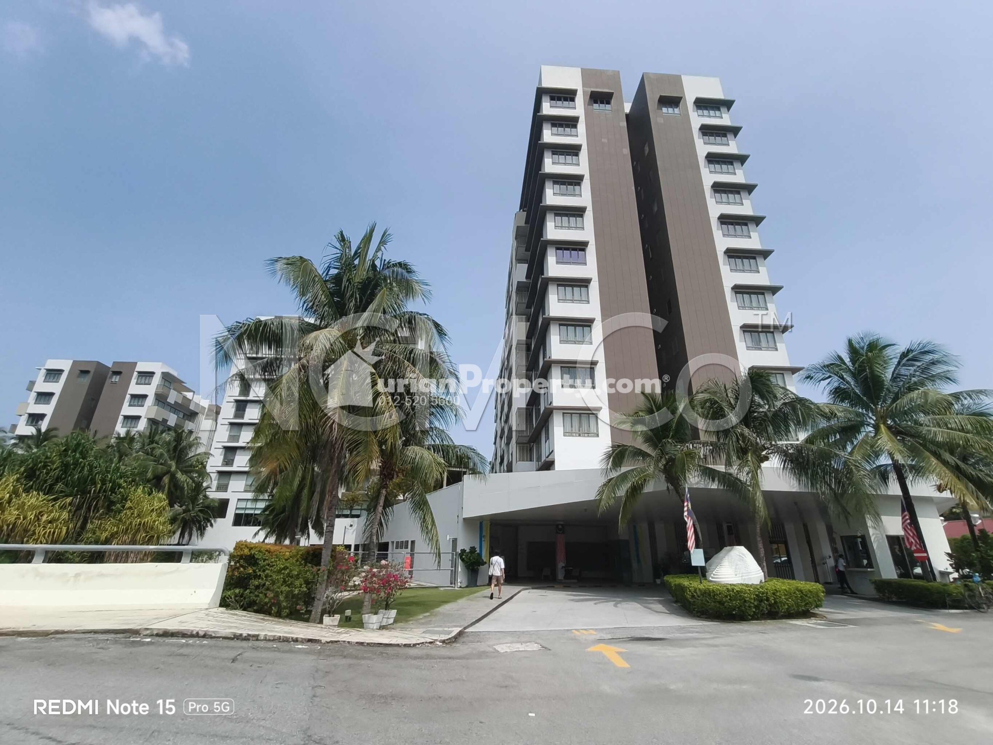 Apartment For Auction at By The Sea