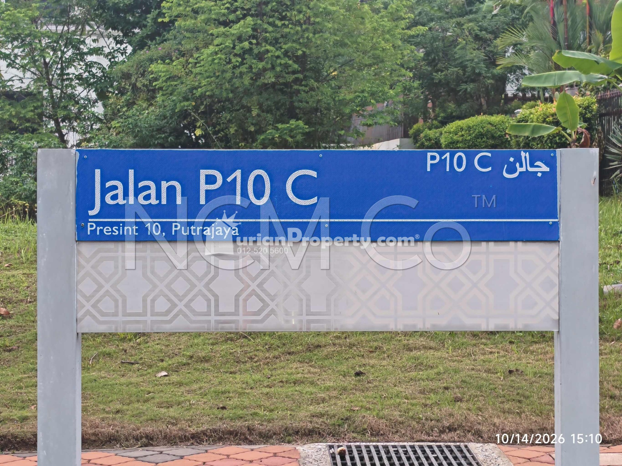 Bungalow House For Auction at Precinct 10