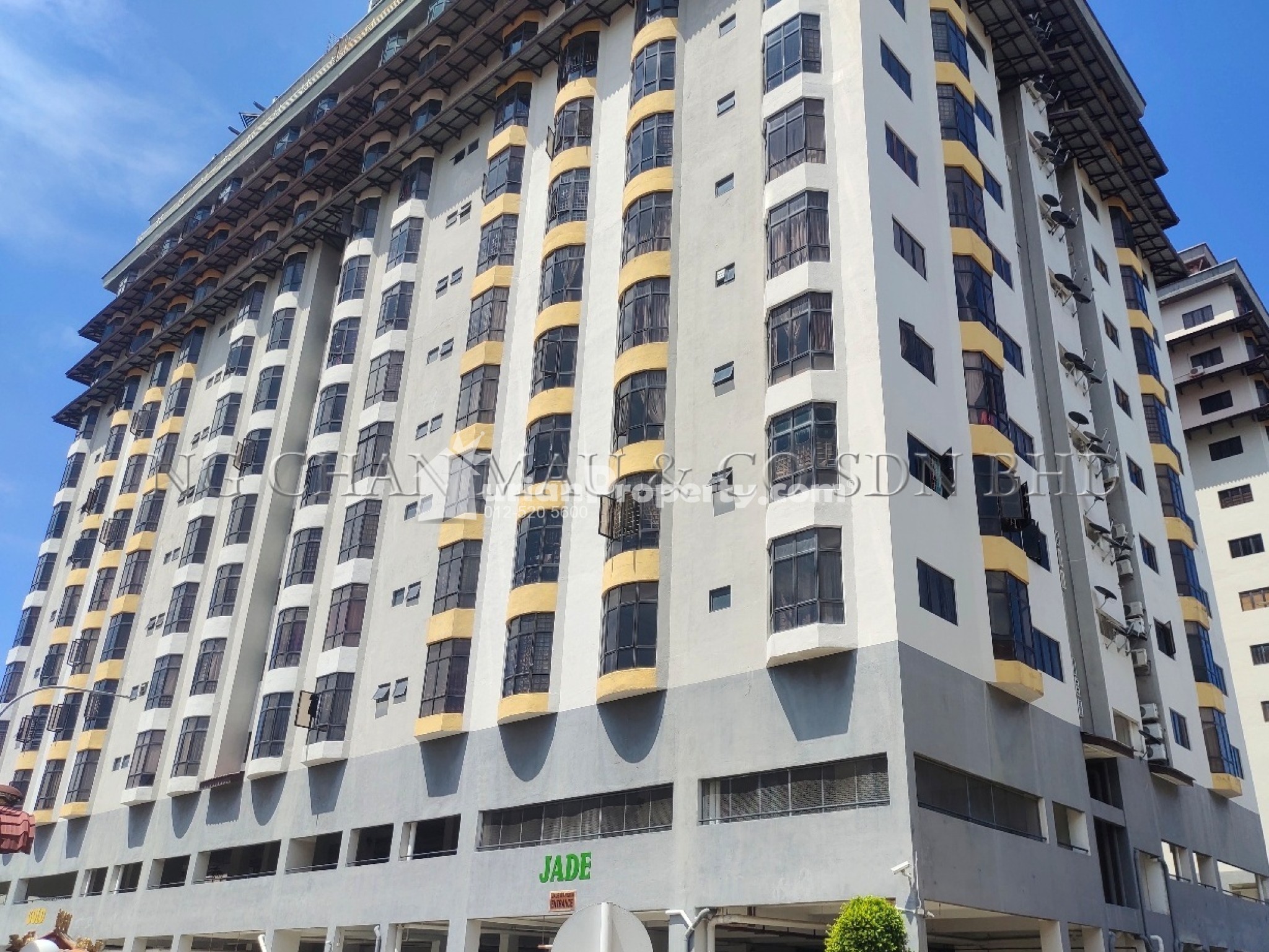 Apartment For Auction at Straits Court