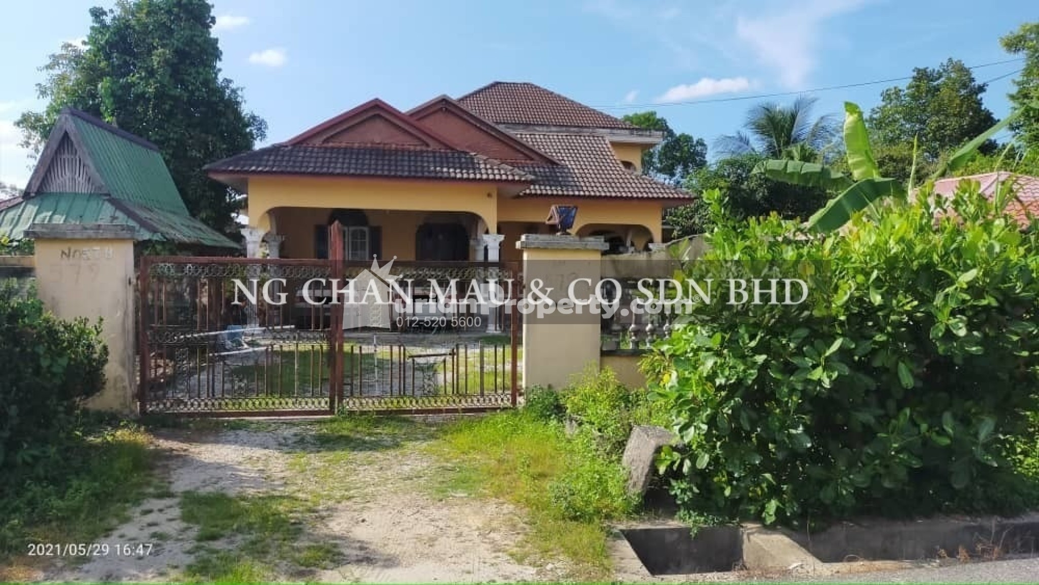 Bungalow House For Auction at Taman Sri Mahang