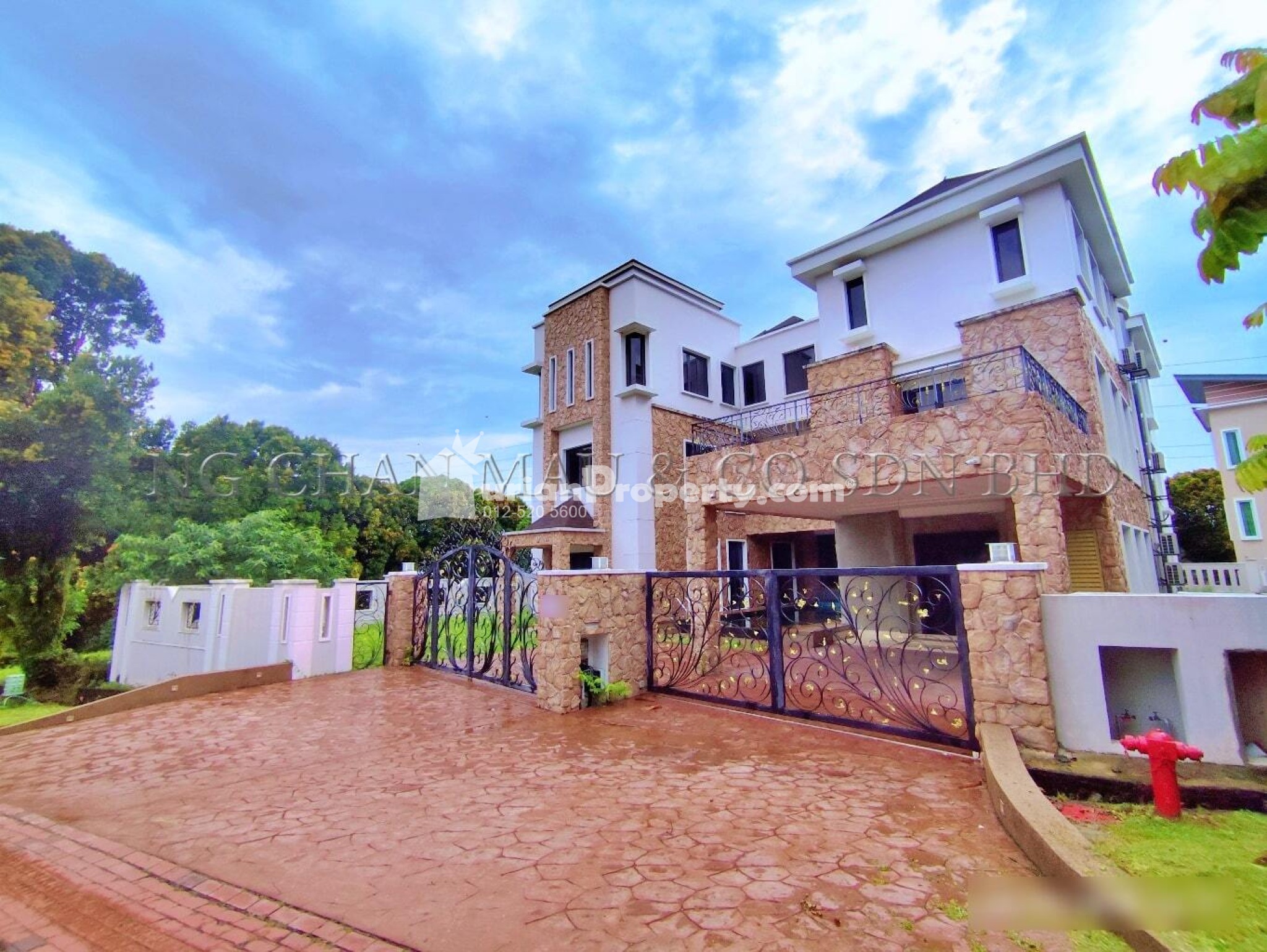 Bungalow House For Auction at Mines Resort City