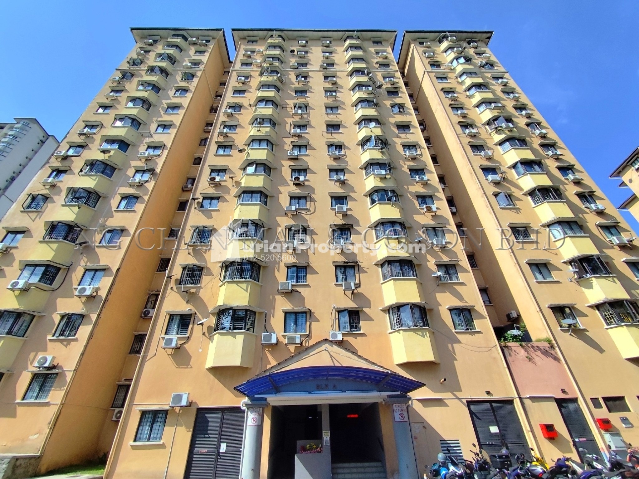 Apartment For Auction at Aman Puri Apartment