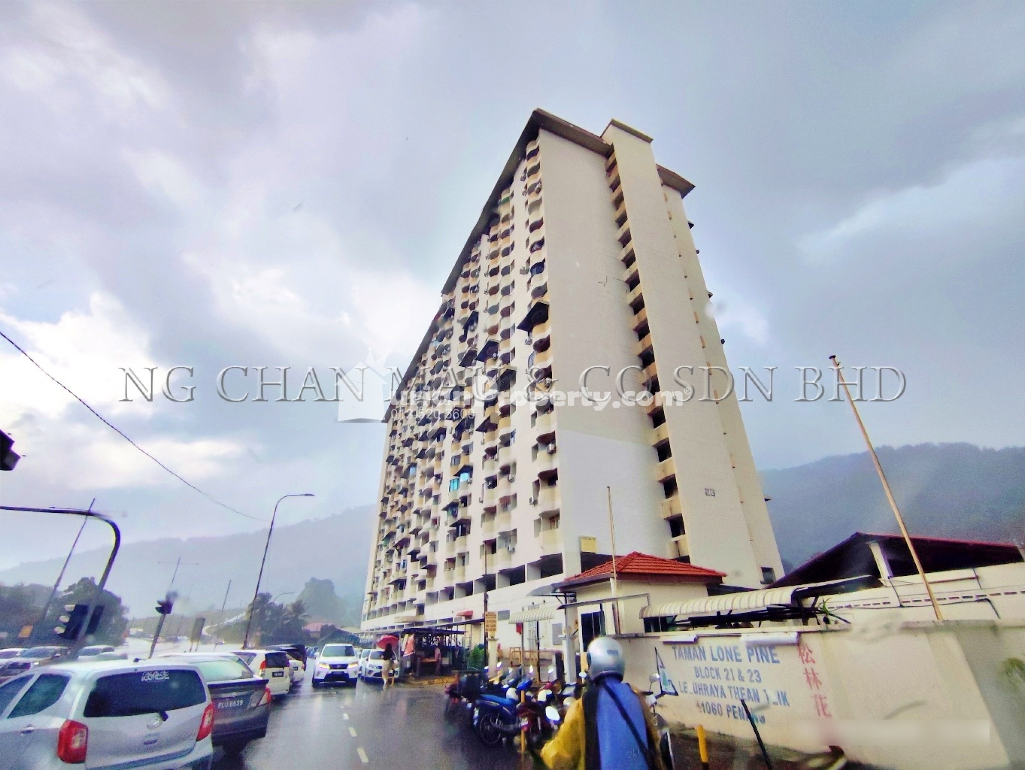 Flat For Auction at Taman Lone Pine