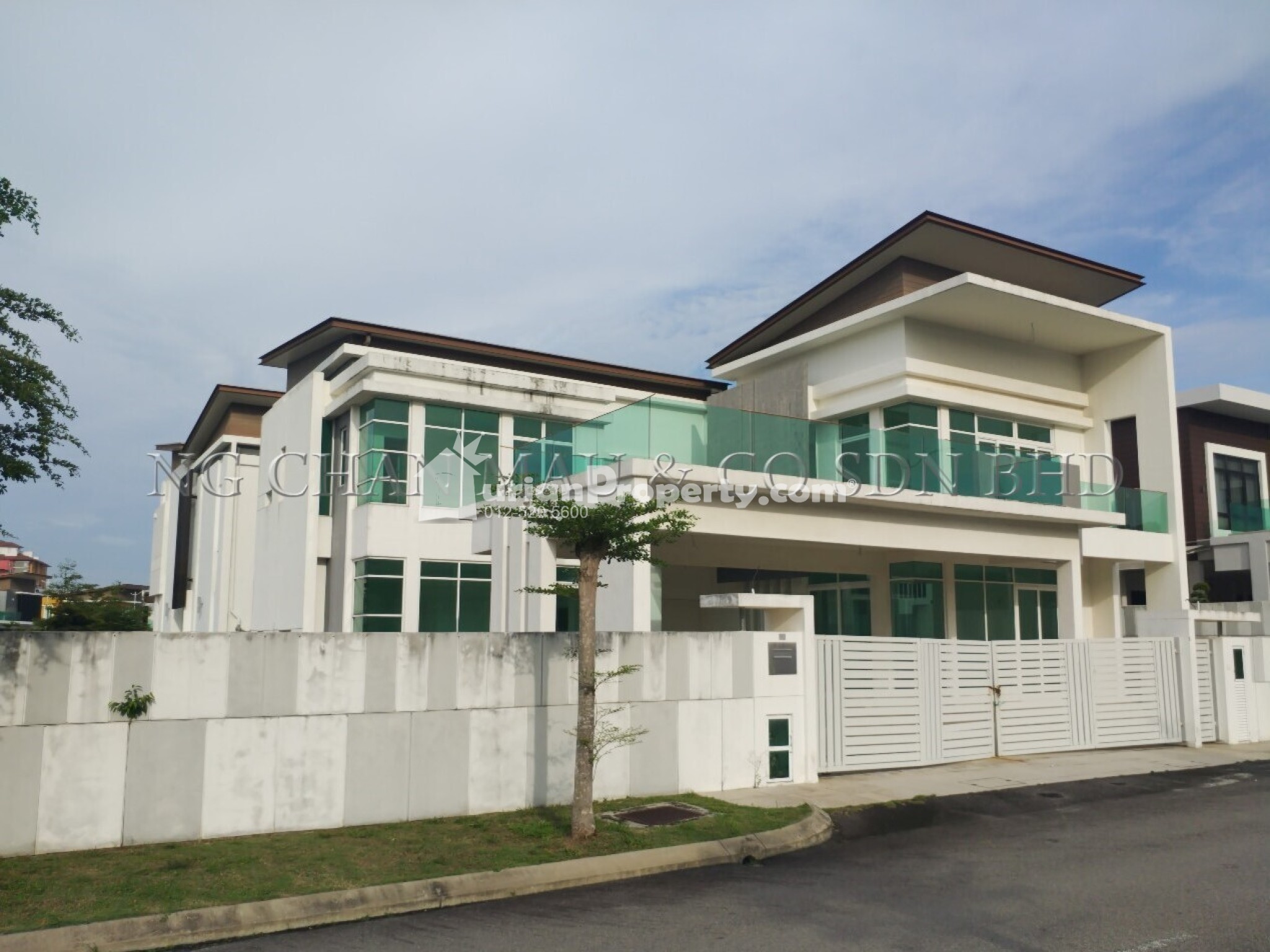 Bungalow House For Auction at Taman Saujana Heights