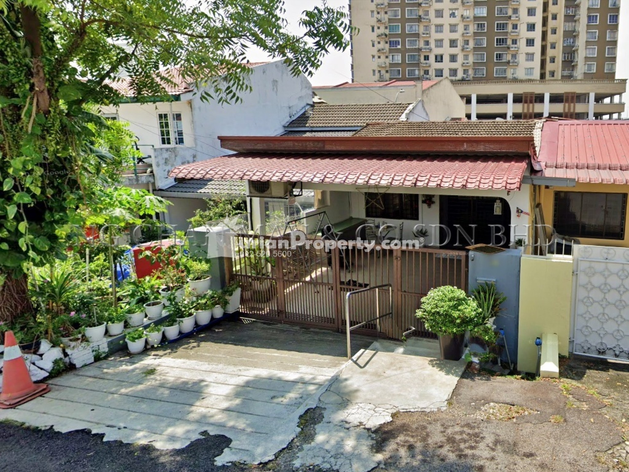 Terrace House For Auction at Taman Castlefield