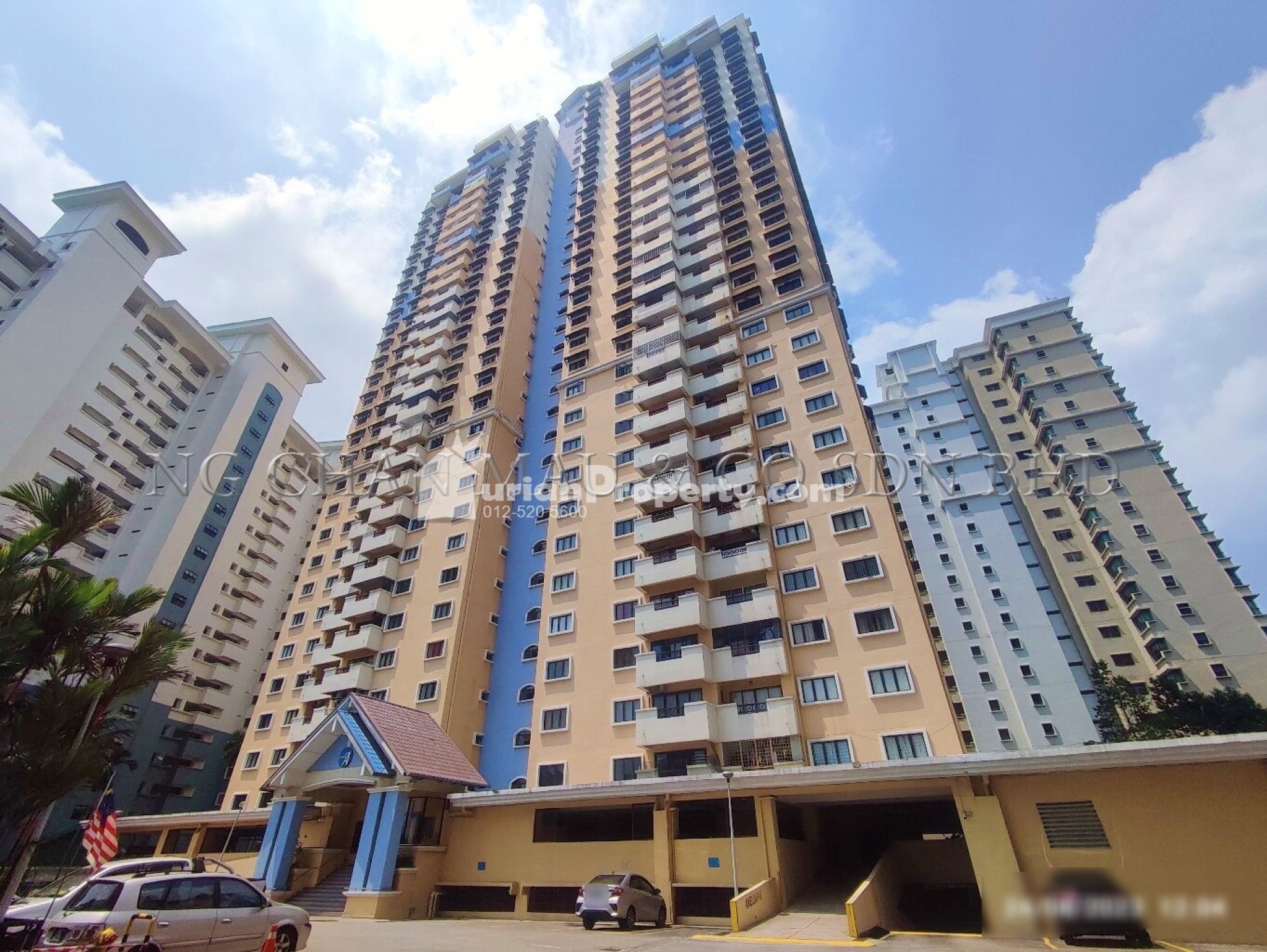 Condo For Auction at Vista Komanwel