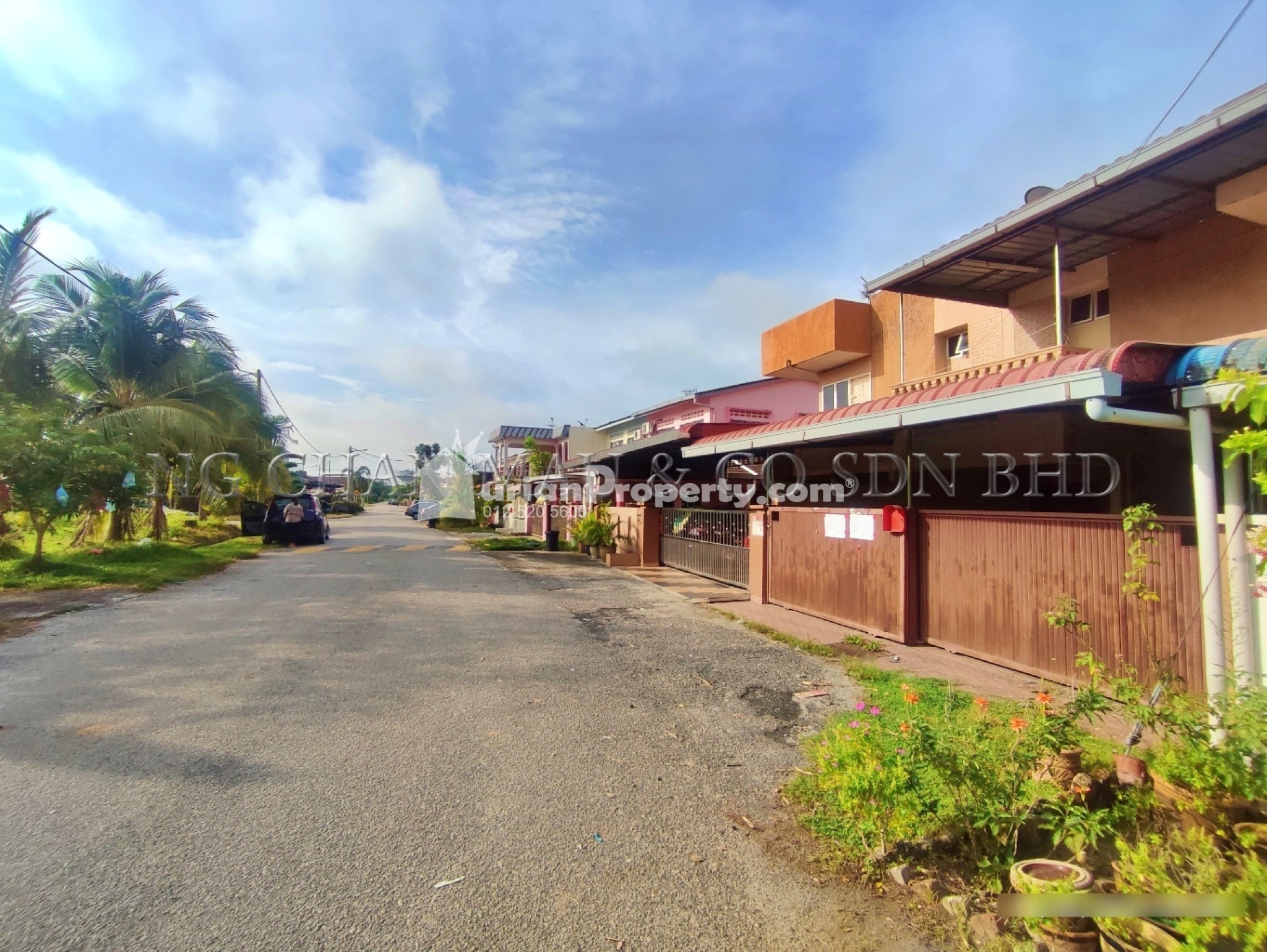 Terrace House For Auction at Teluk Intan