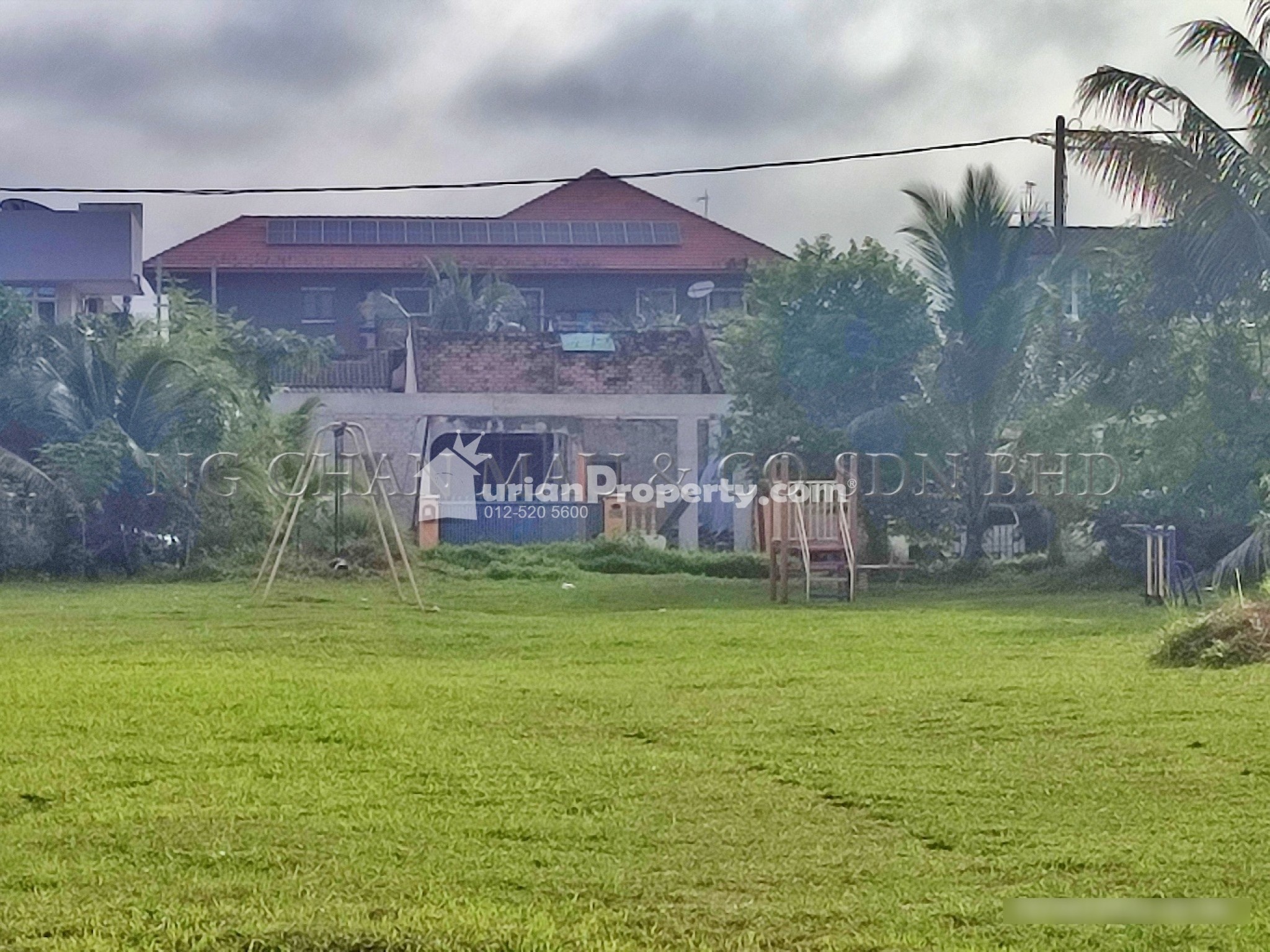 Terrace House For Auction at Teluk Intan