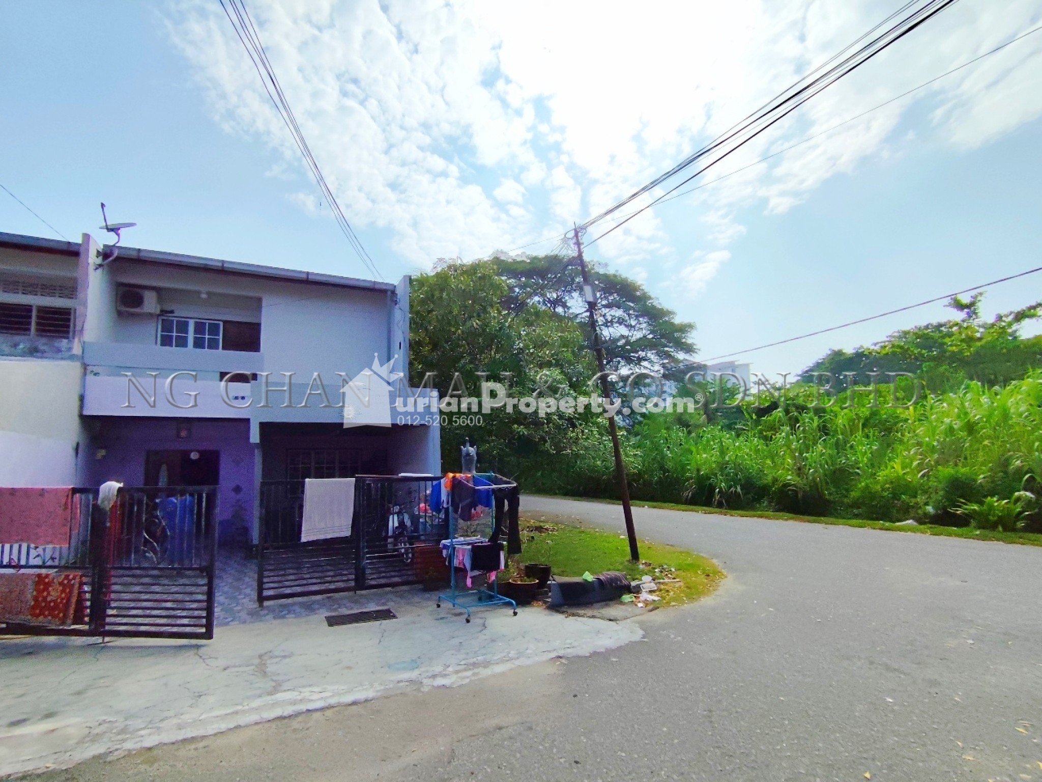 Terrace House For Auction at Teluk Intan