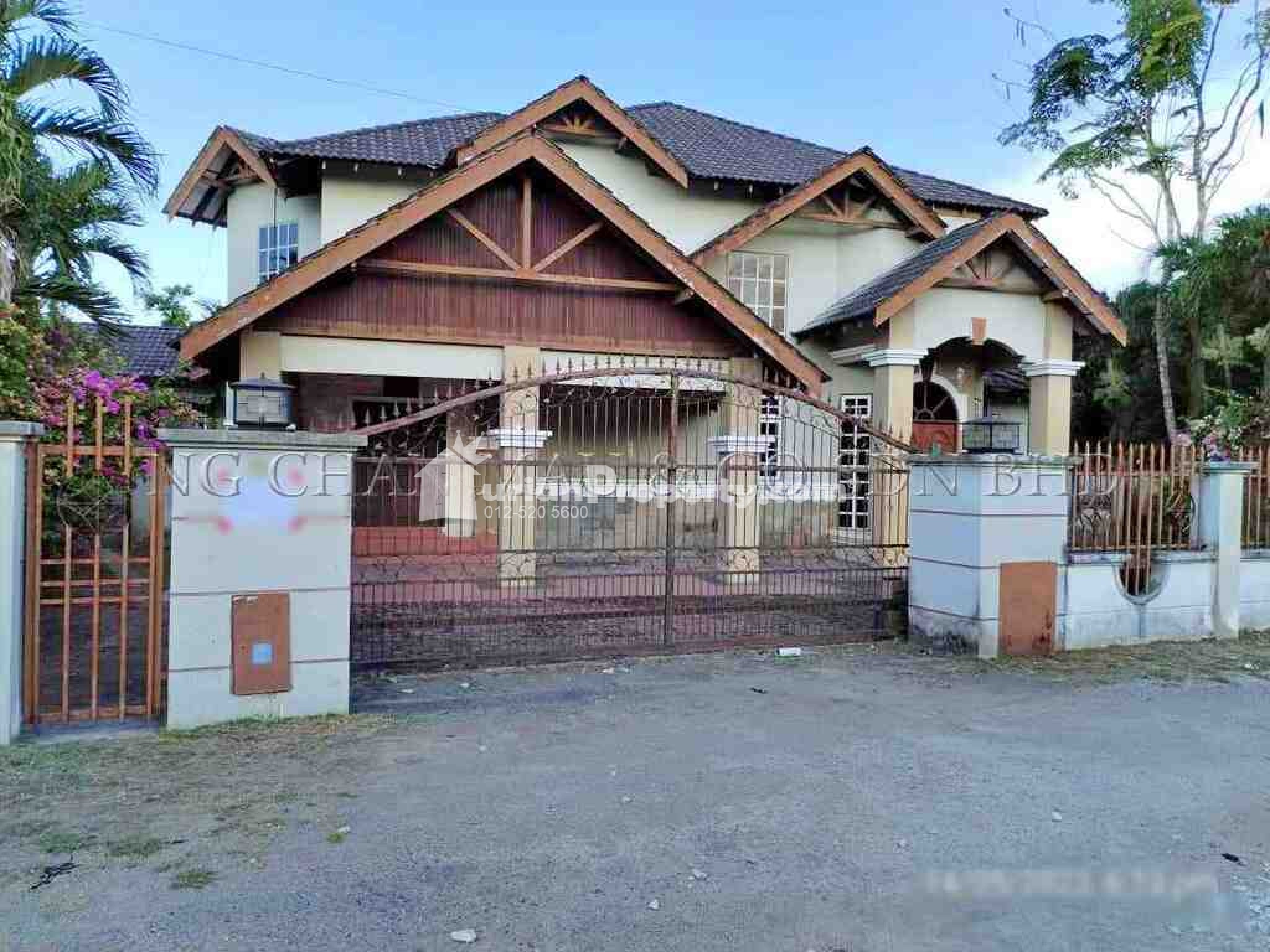 Bungalow House For Auction at Taman Sari