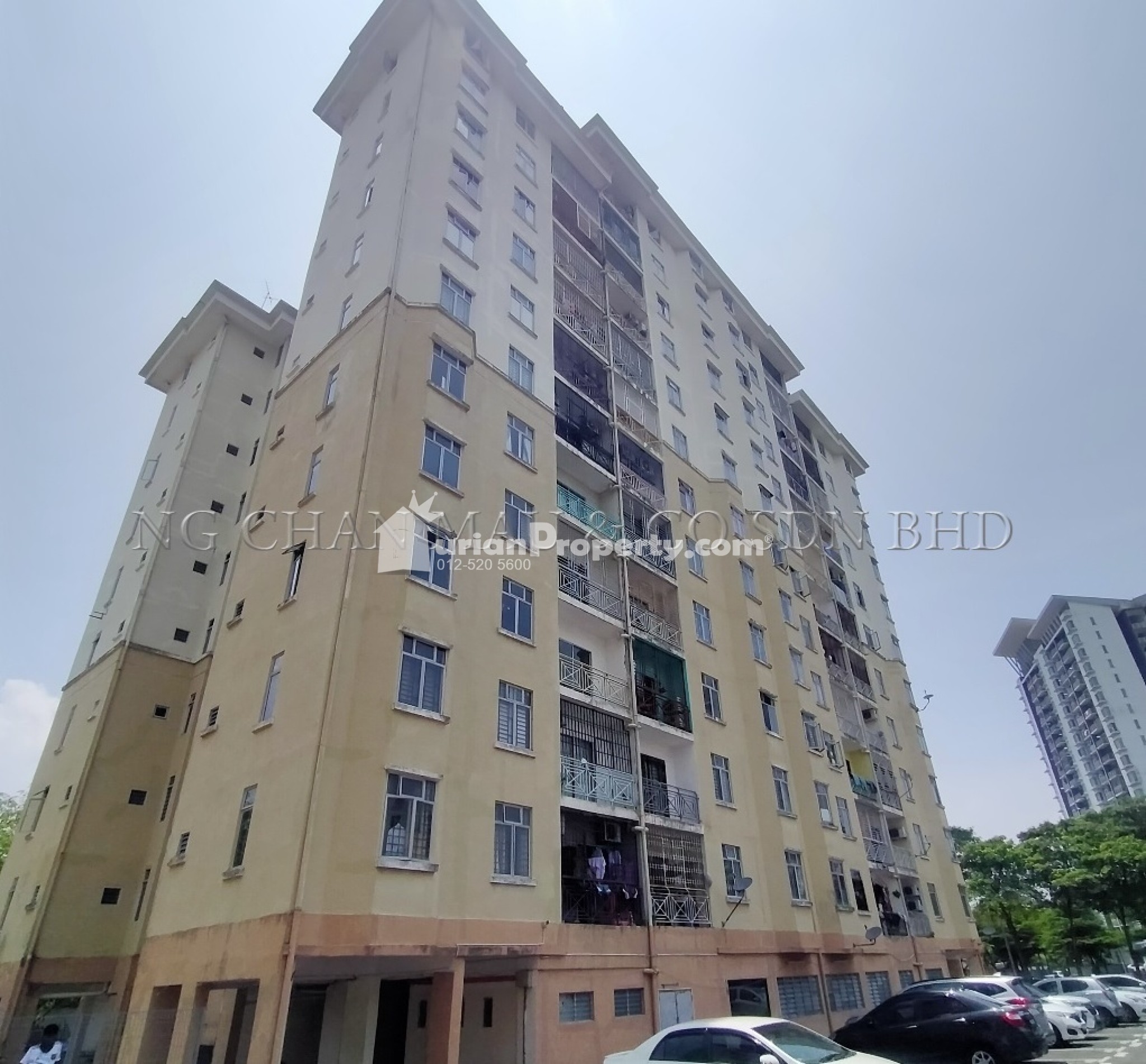 Apartment For Auction at Larkin Idaman Apartment