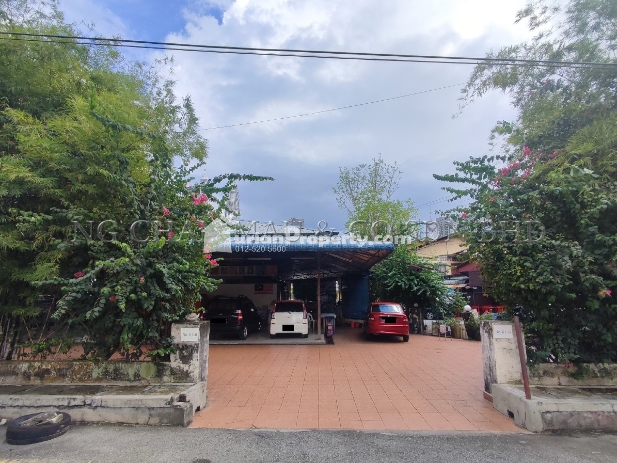 Bungalow House For Auction at Kampung Baru