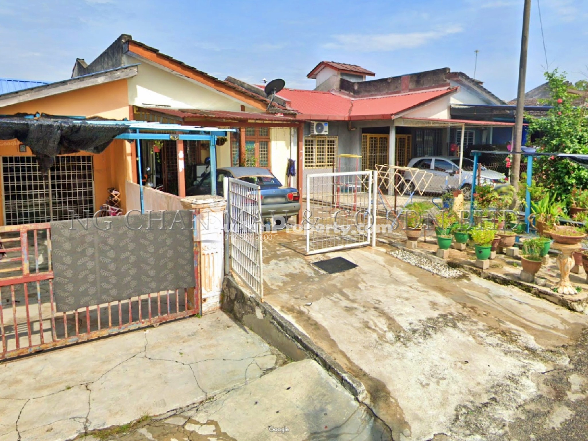 Terrace House For Auction at Slim River