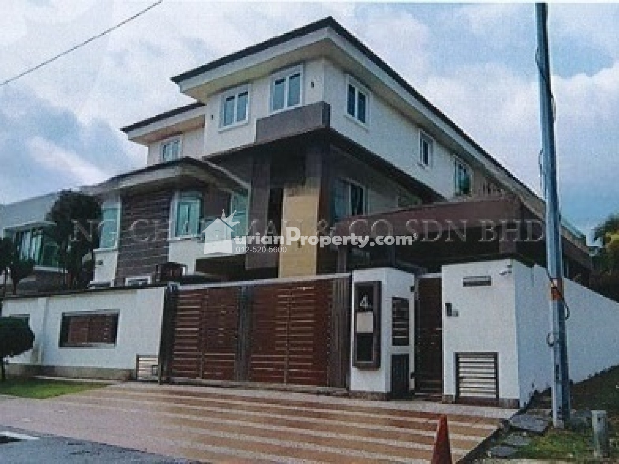 Bungalow House For Auction at Bandar Botanic