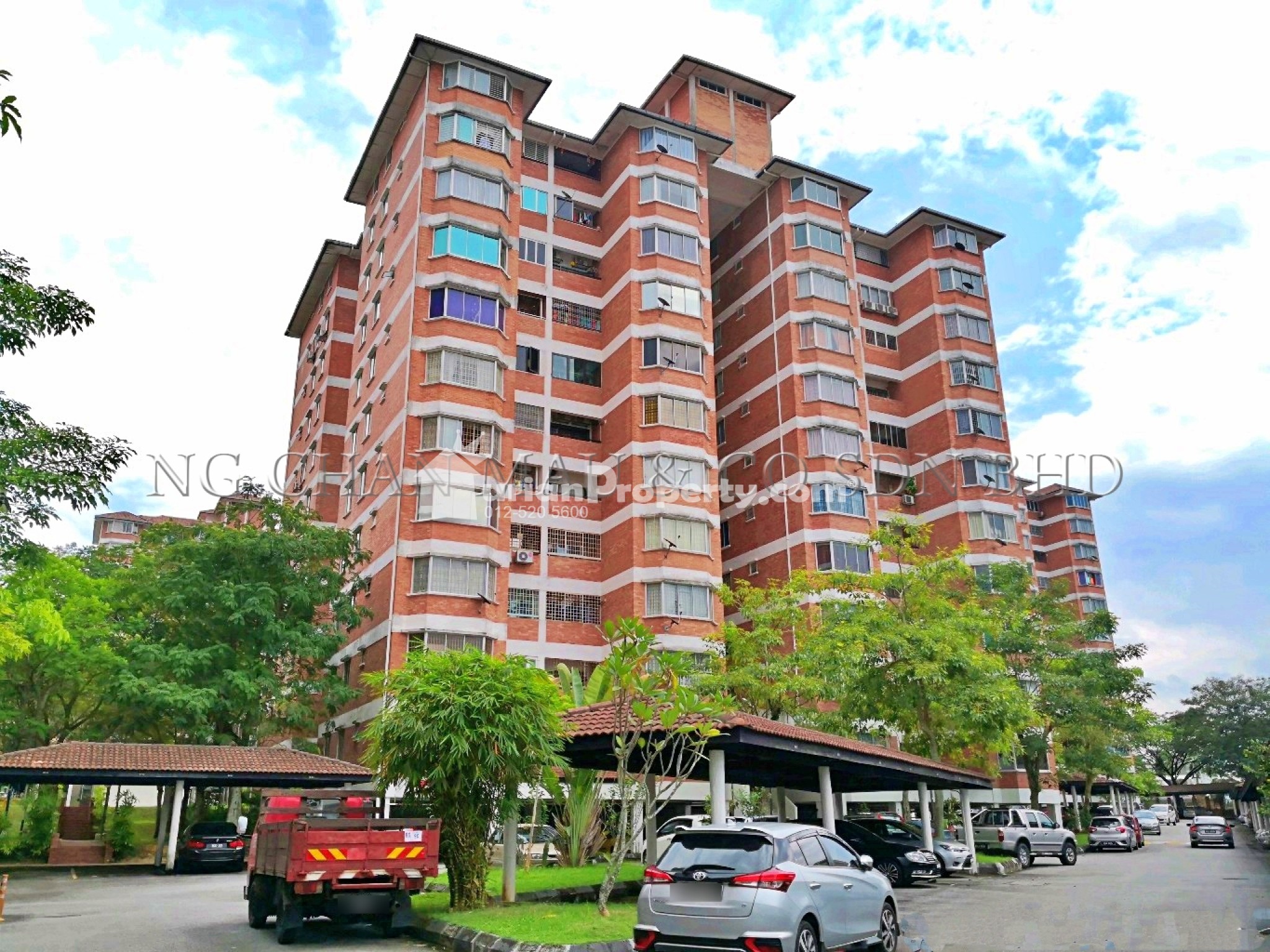 Condo For Auction at Green Acre Park