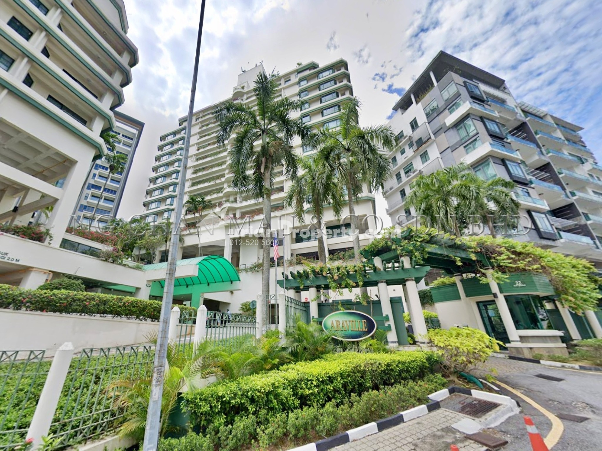 Condo For Auction at Araville