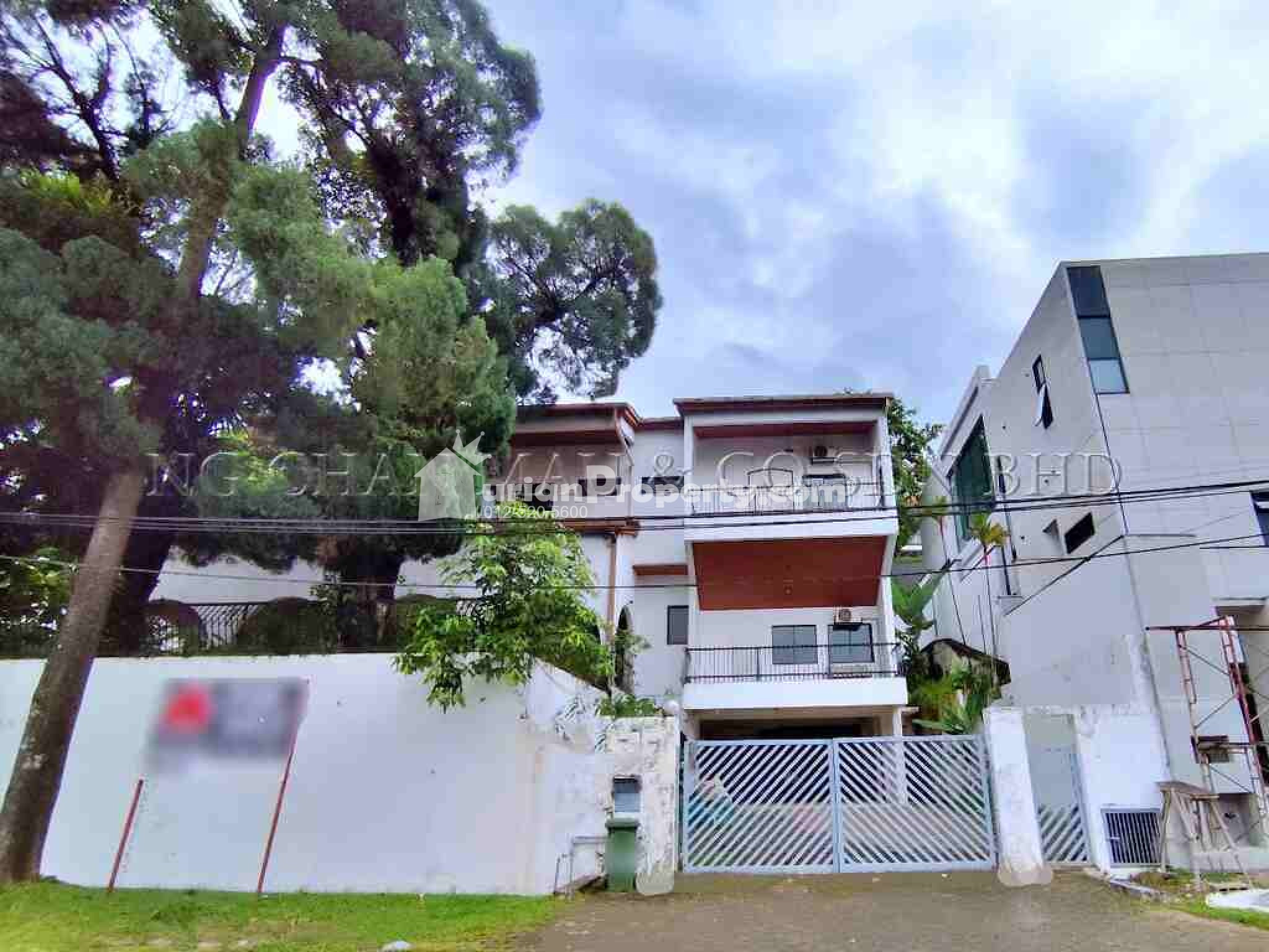 Bungalow House For Auction at Bukit Pantai