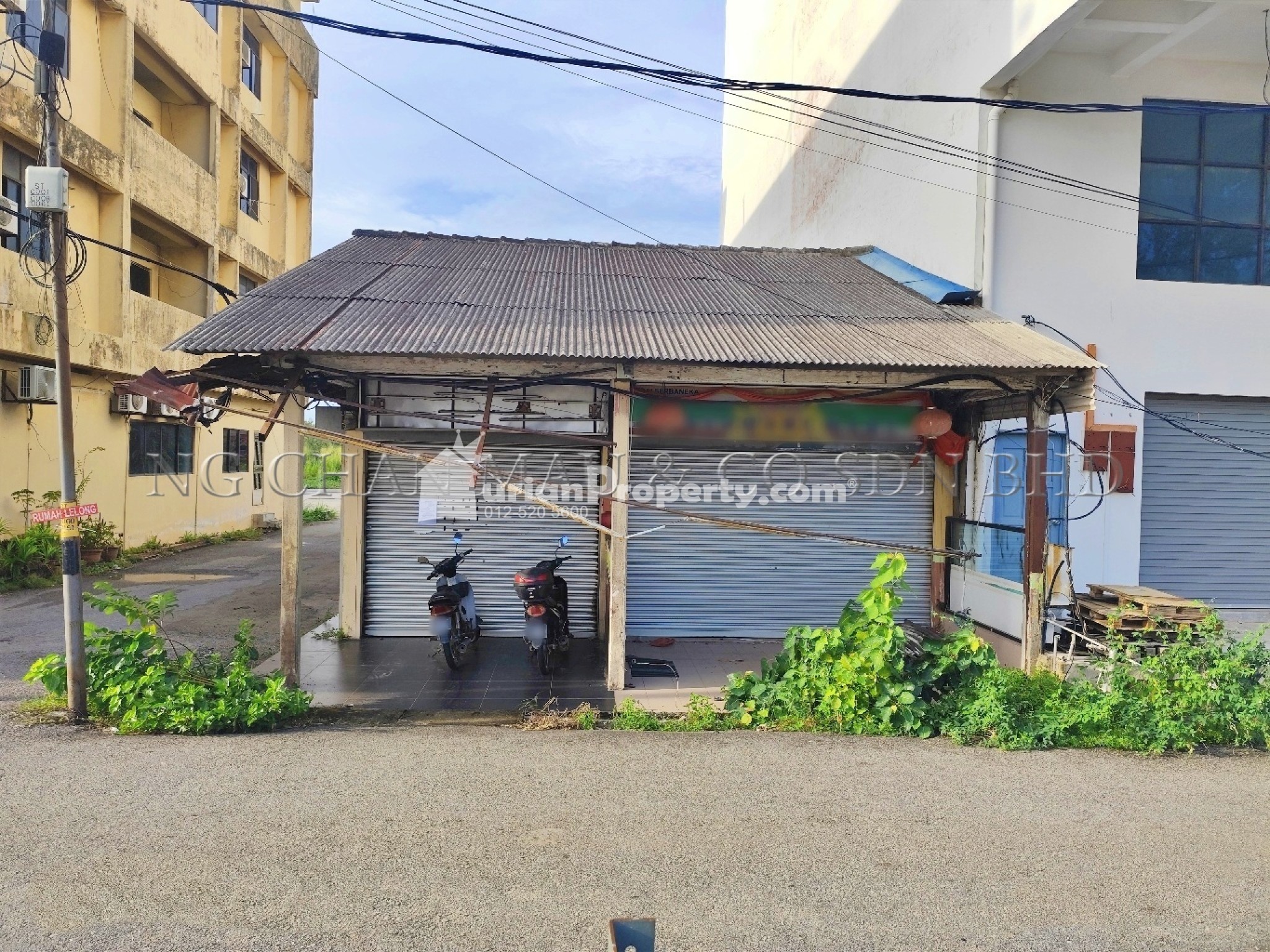 Shop For Auction at Sungai Rengit