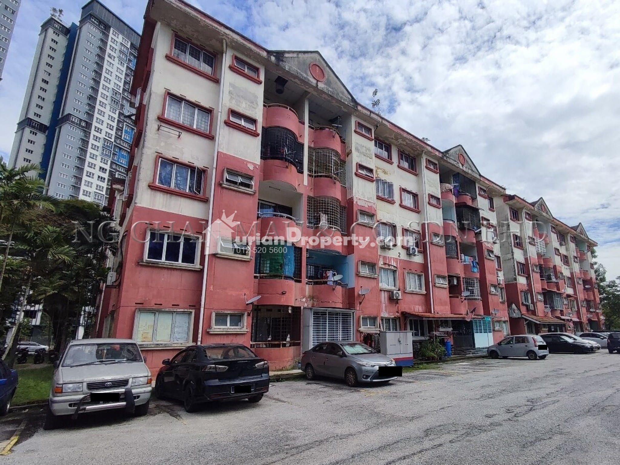 Apartment For Auction at Kekwa Apartment