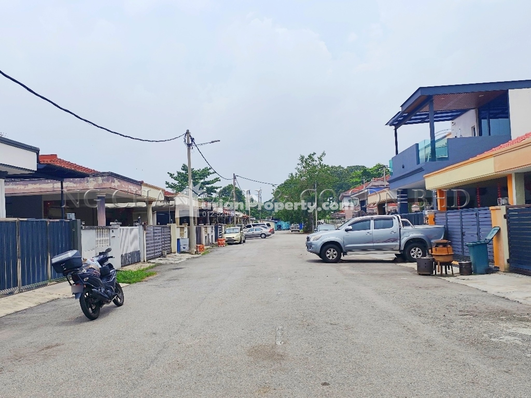 Terrace House For Auction at Kawasan 18