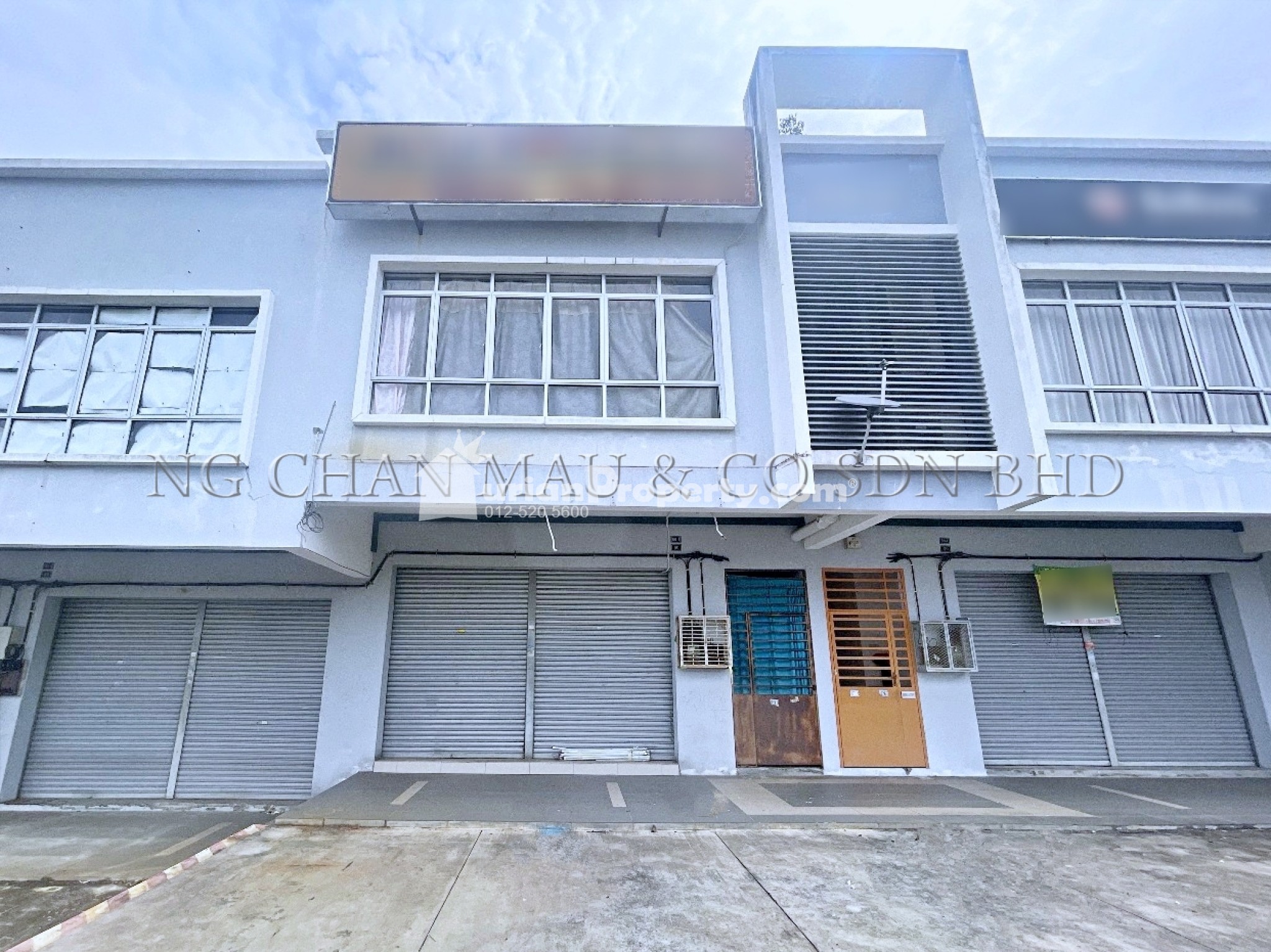 Shop Office For Auction at Unicity