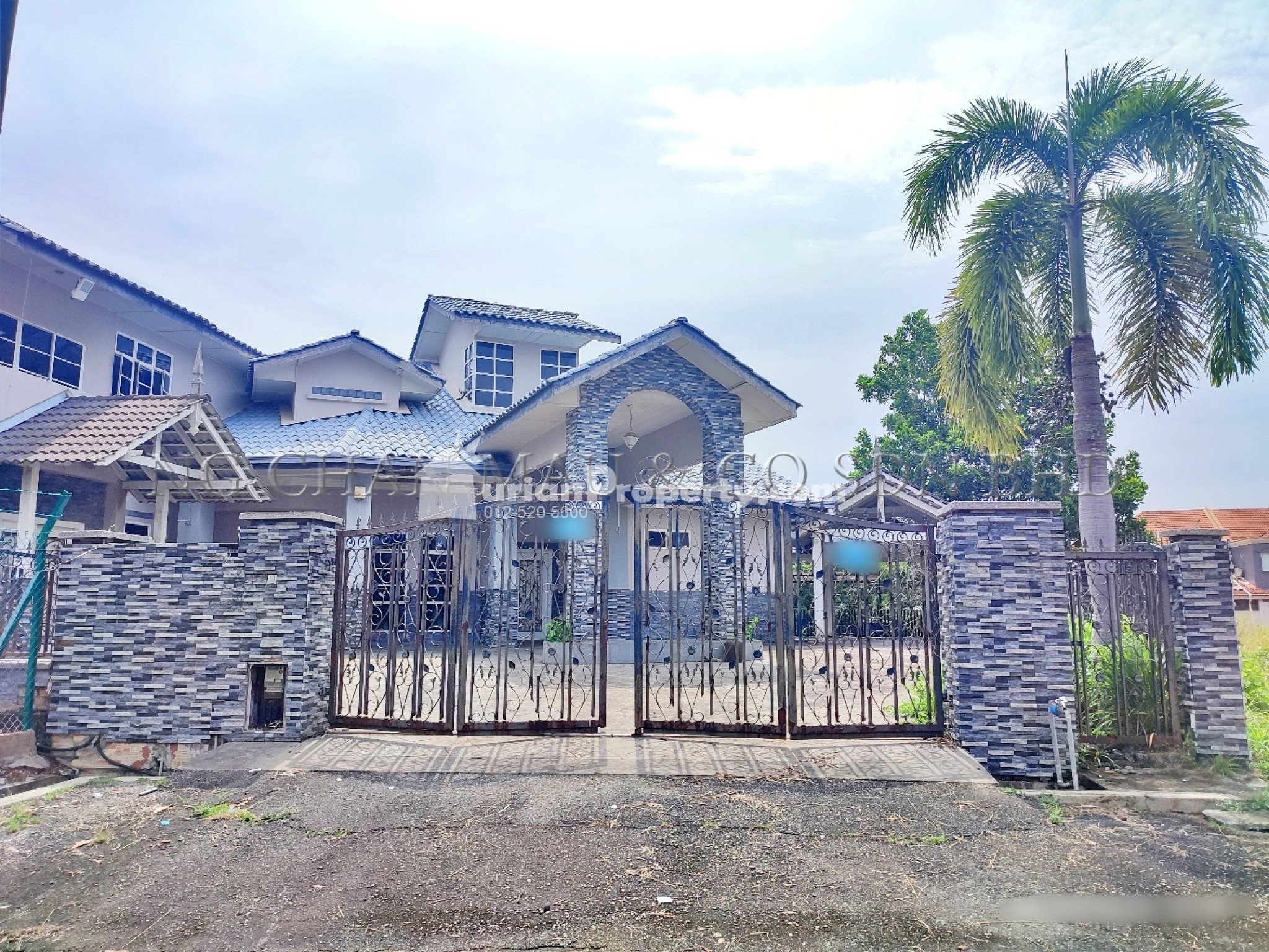 Bungalow House For Auction at Indera Mahkota 10