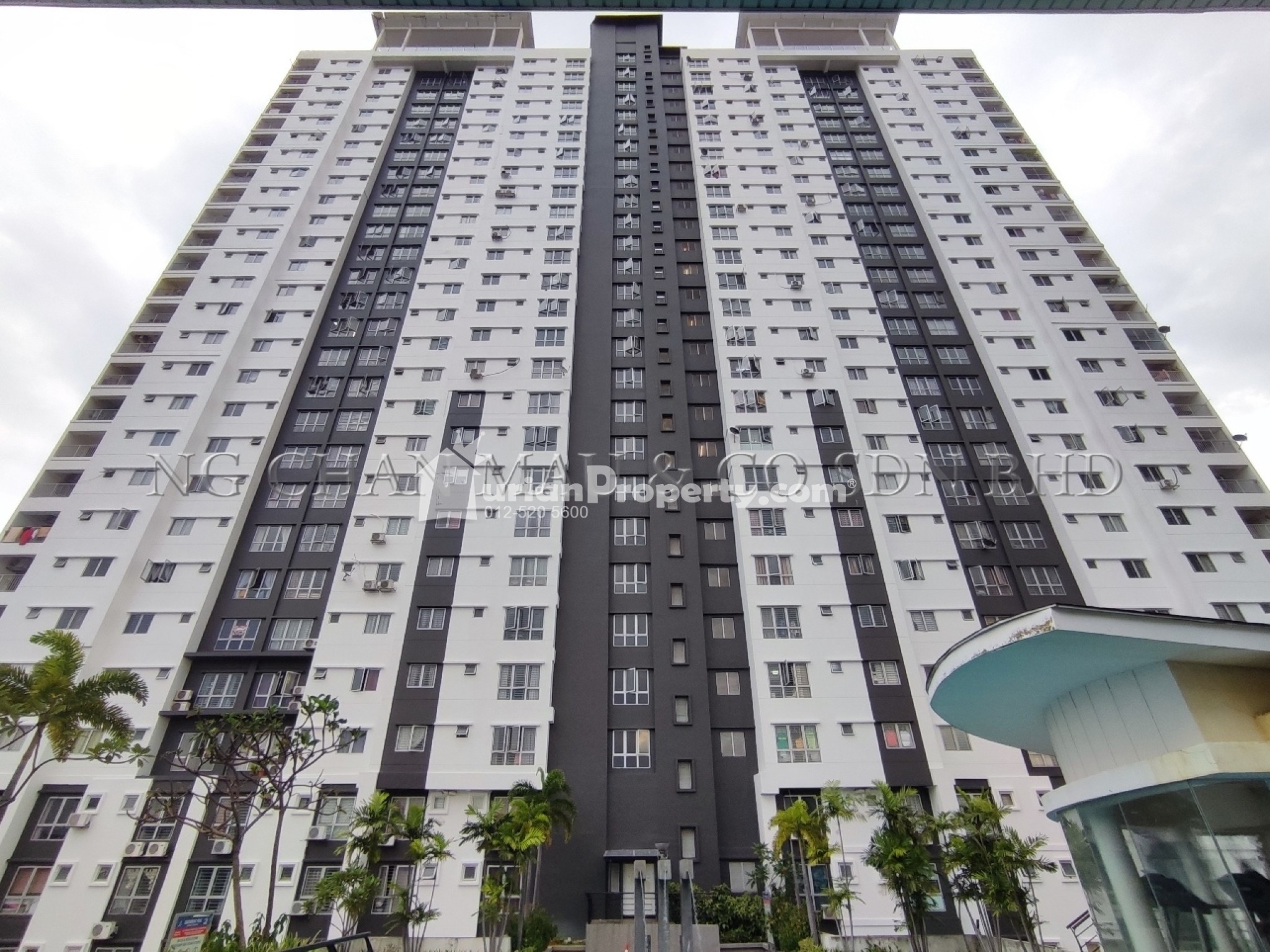 Apartment For Auction at Axis SoHu