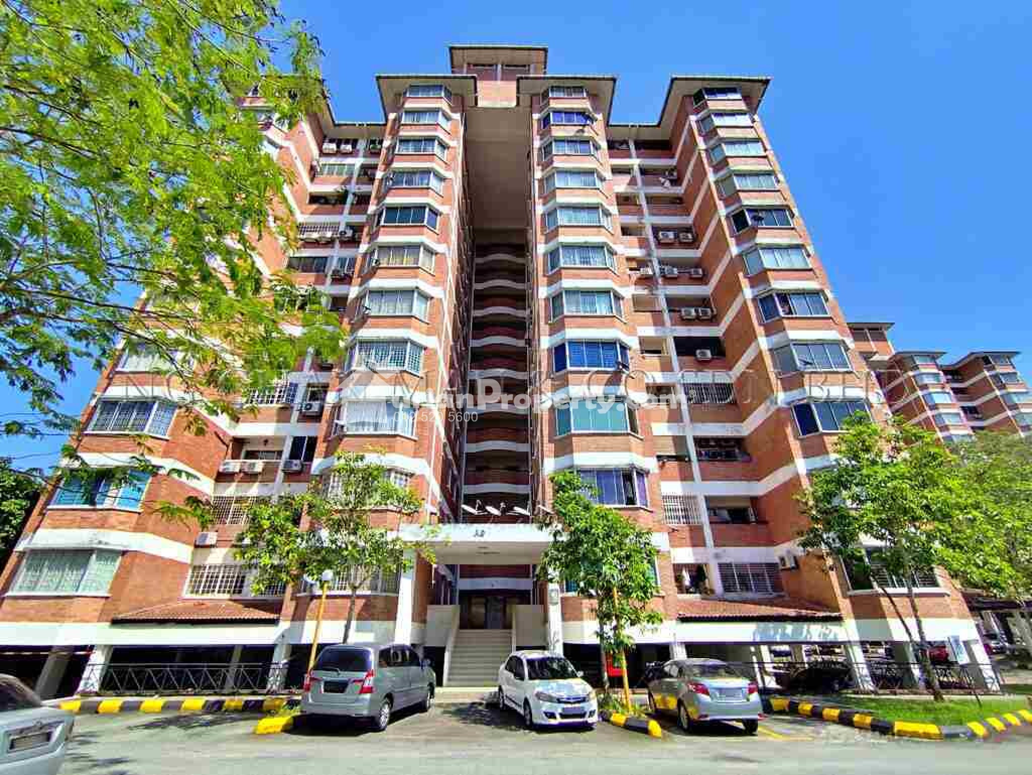 Condo For Auction at Green Acre Park