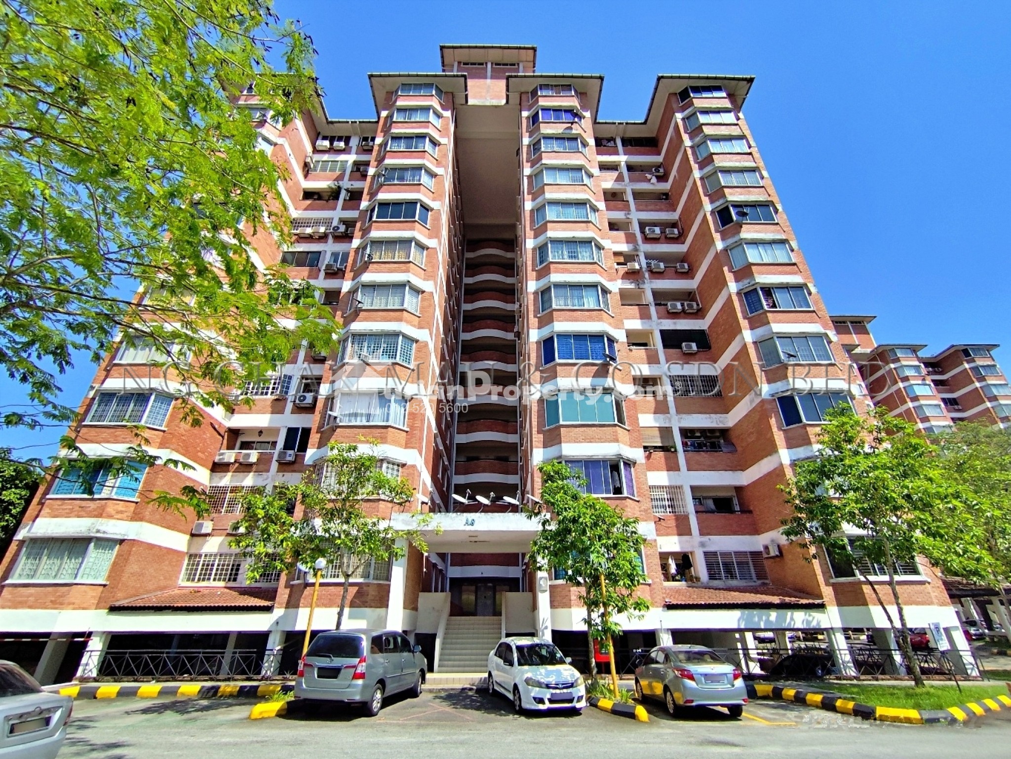 Condo For Auction at Green Acre Park