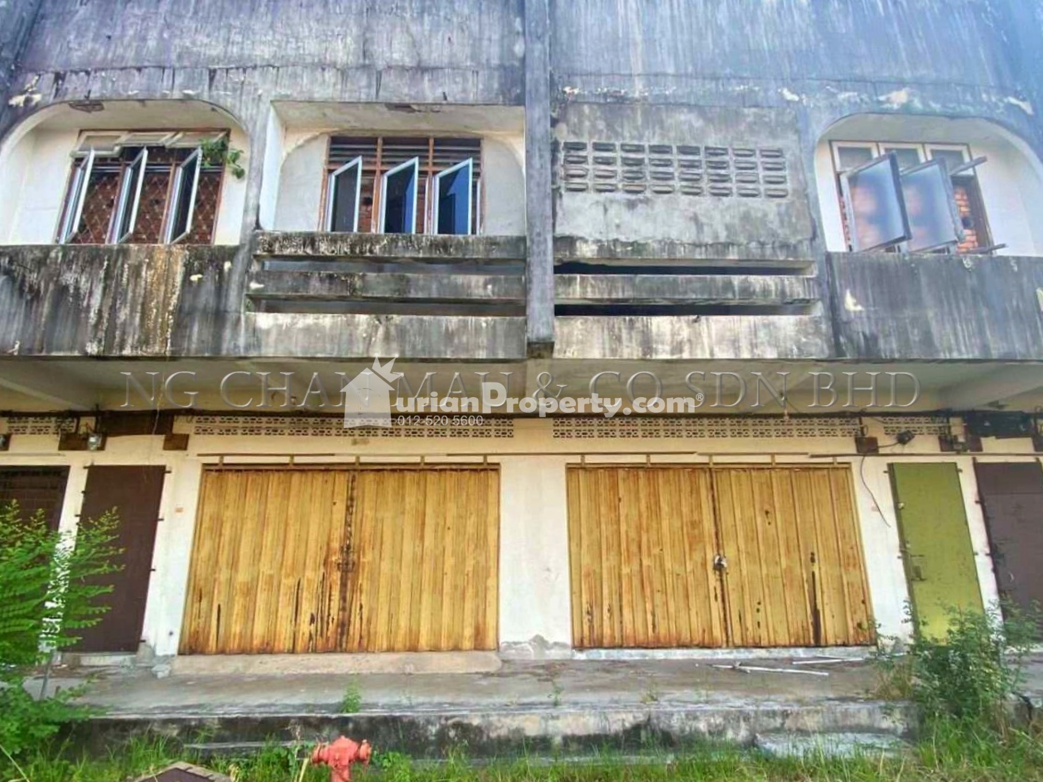Shop For Auction at Tumpat
